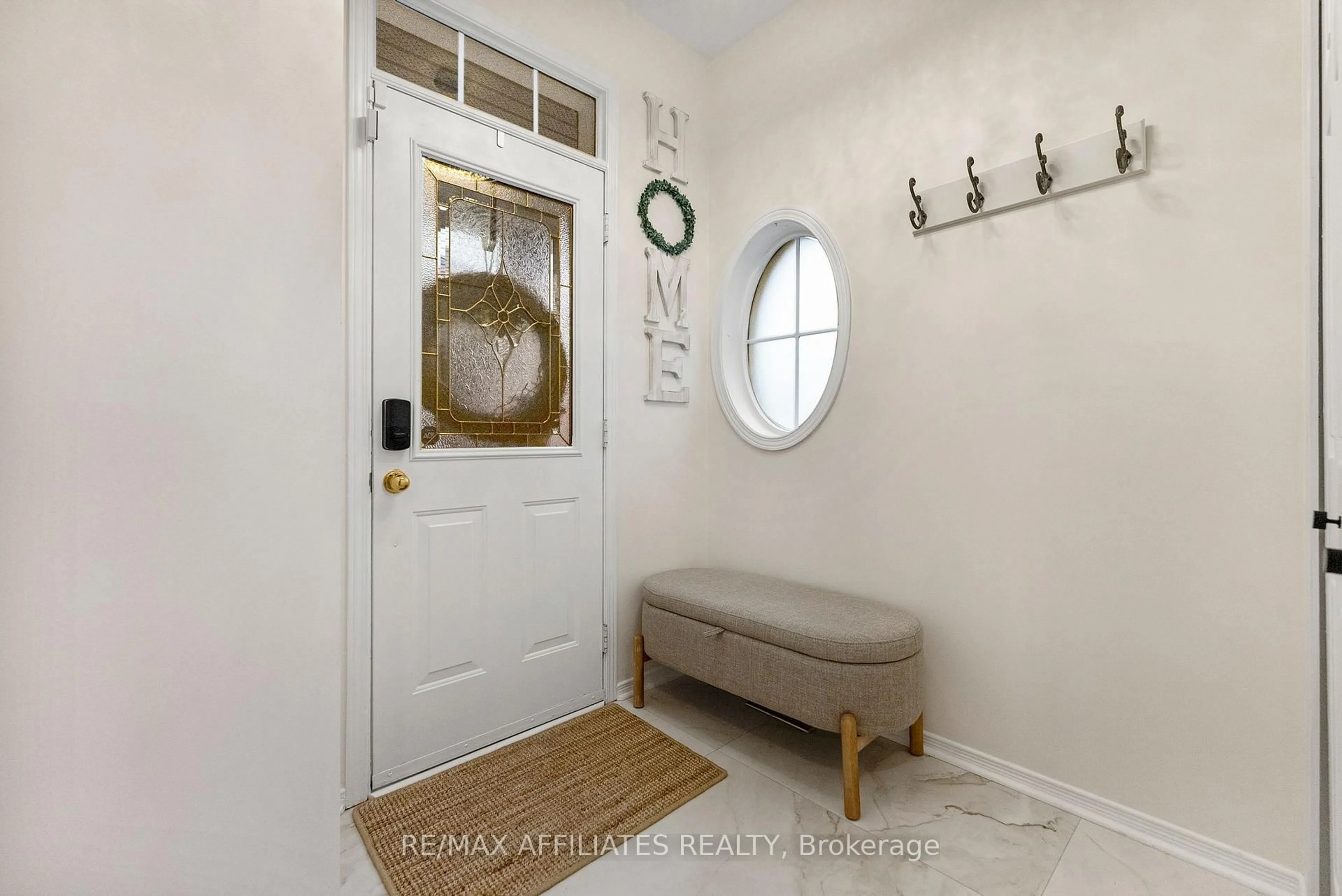 Indoor entryway for 34 Catterick Cres, Ottawa Ontario K2K 3M5
