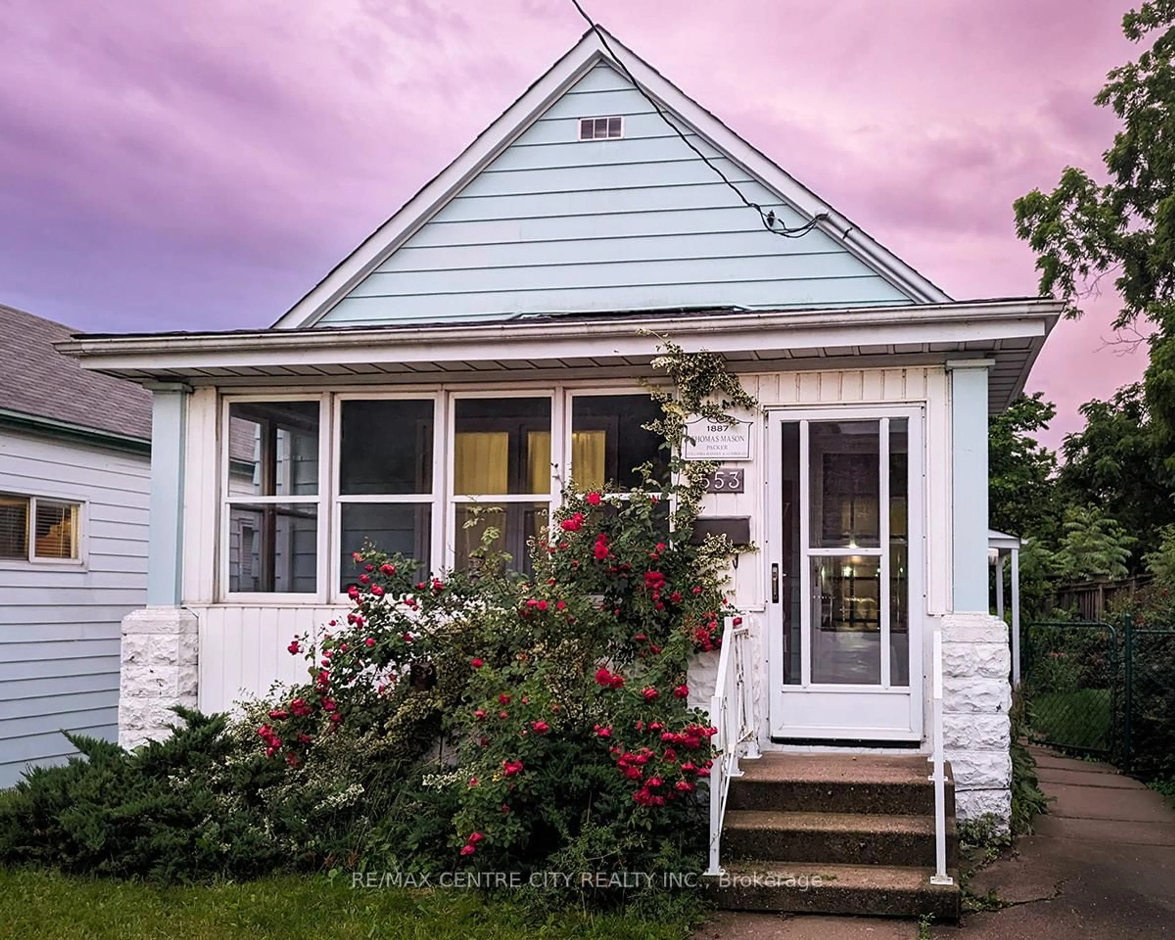 Home with vinyl exterior material, street for 553 Grey St, London East Ontario N6B 1H6