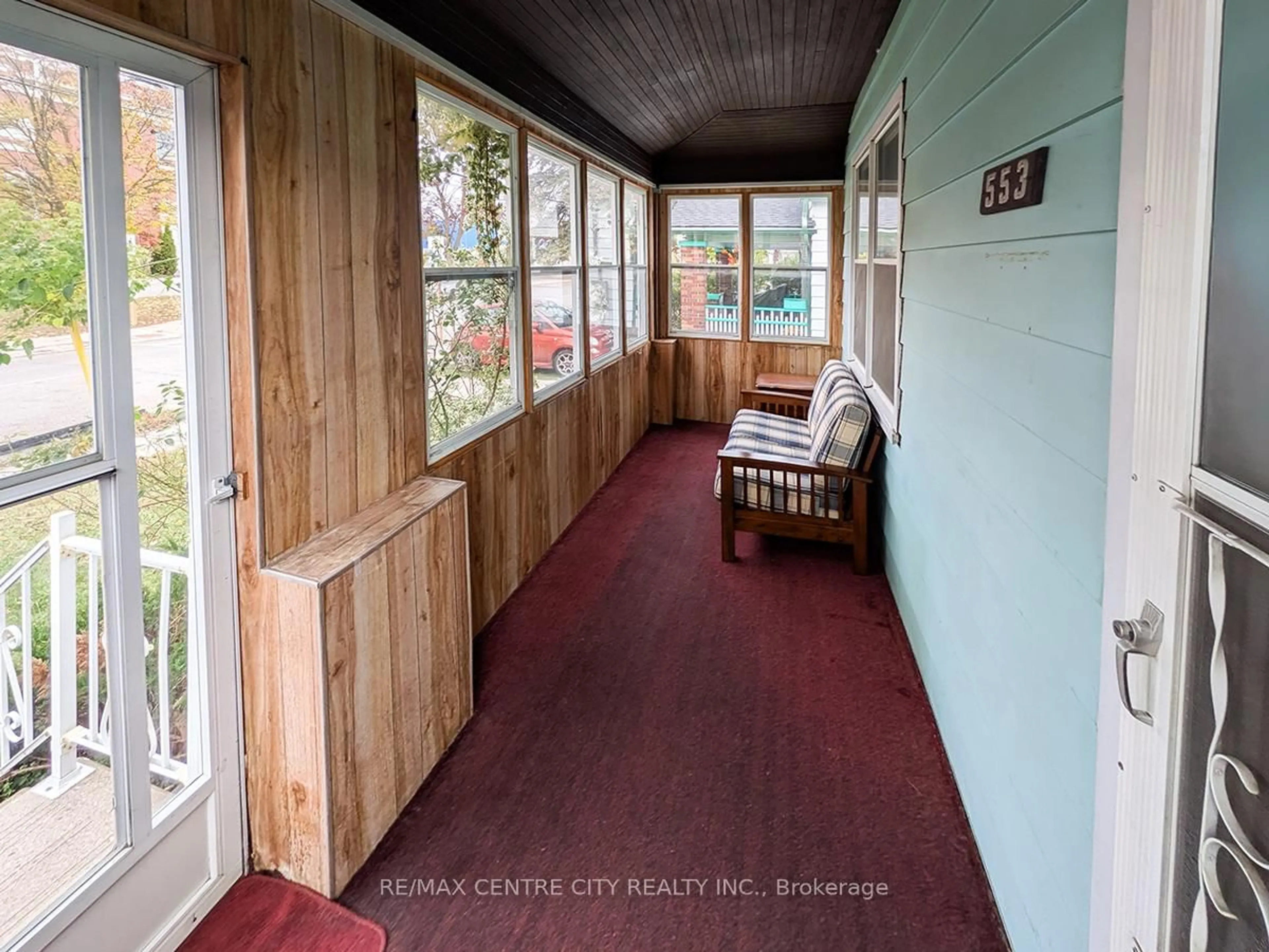 Indoor entryway for 553 Grey St, London East Ontario N6B 1H6