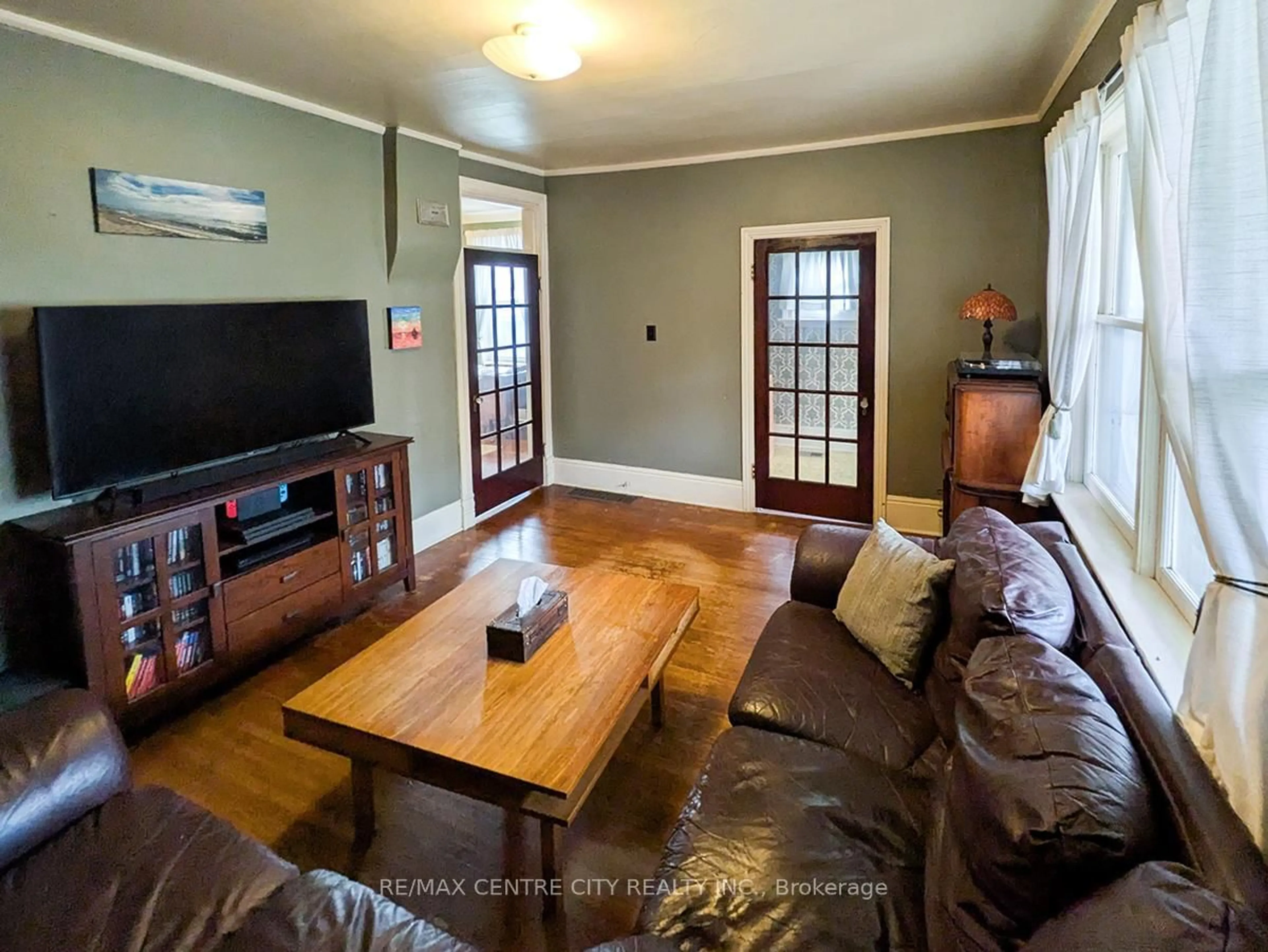 Living room with furniture, unknown for 553 Grey St, London East Ontario N6B 1H6