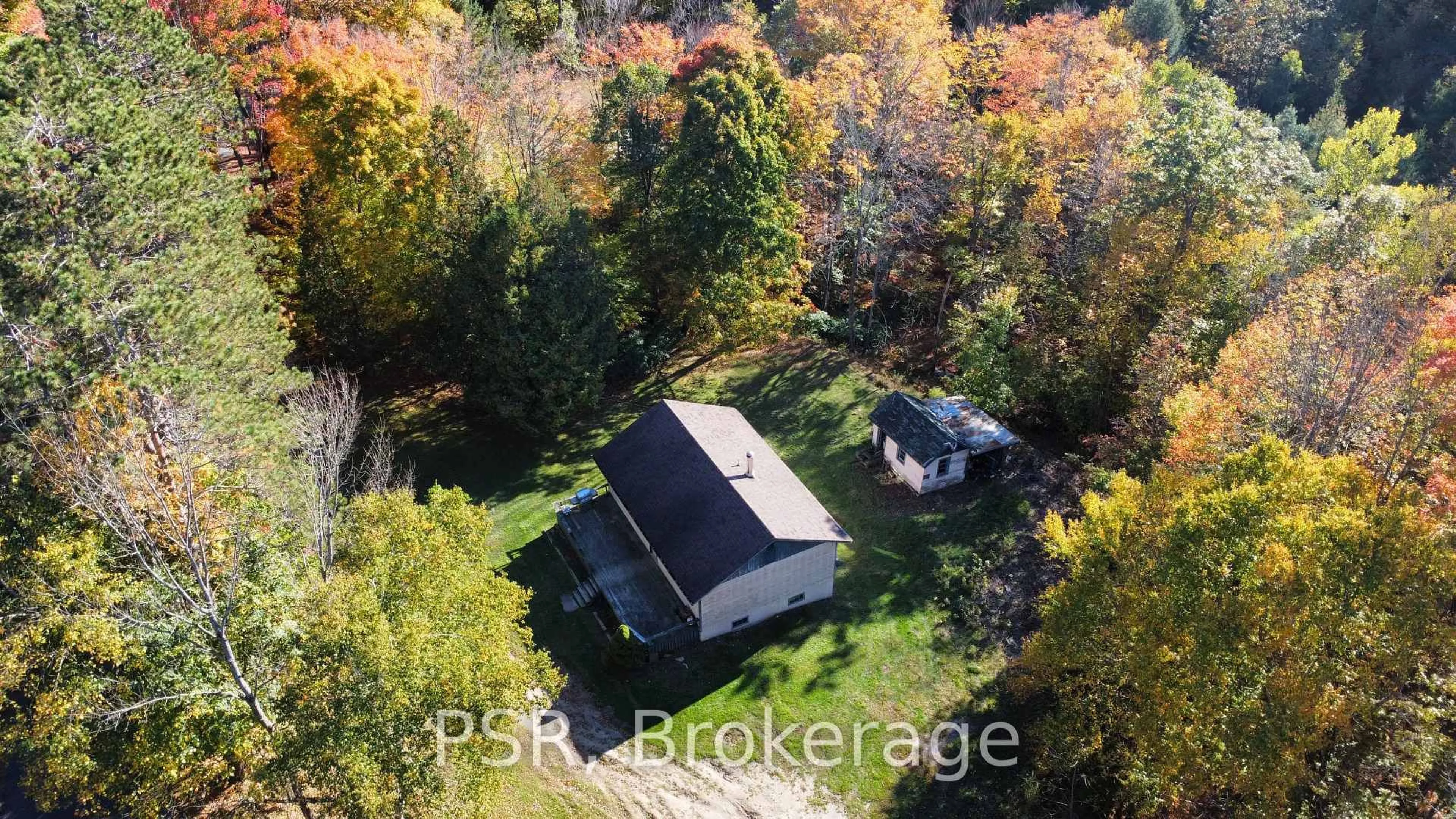 A pic from outside/outdoor area/front of a property/back of a property/a pic from drone, unknown for 1094 Morinus Rd, Muskoka Lakes Ontario P0B 1J0