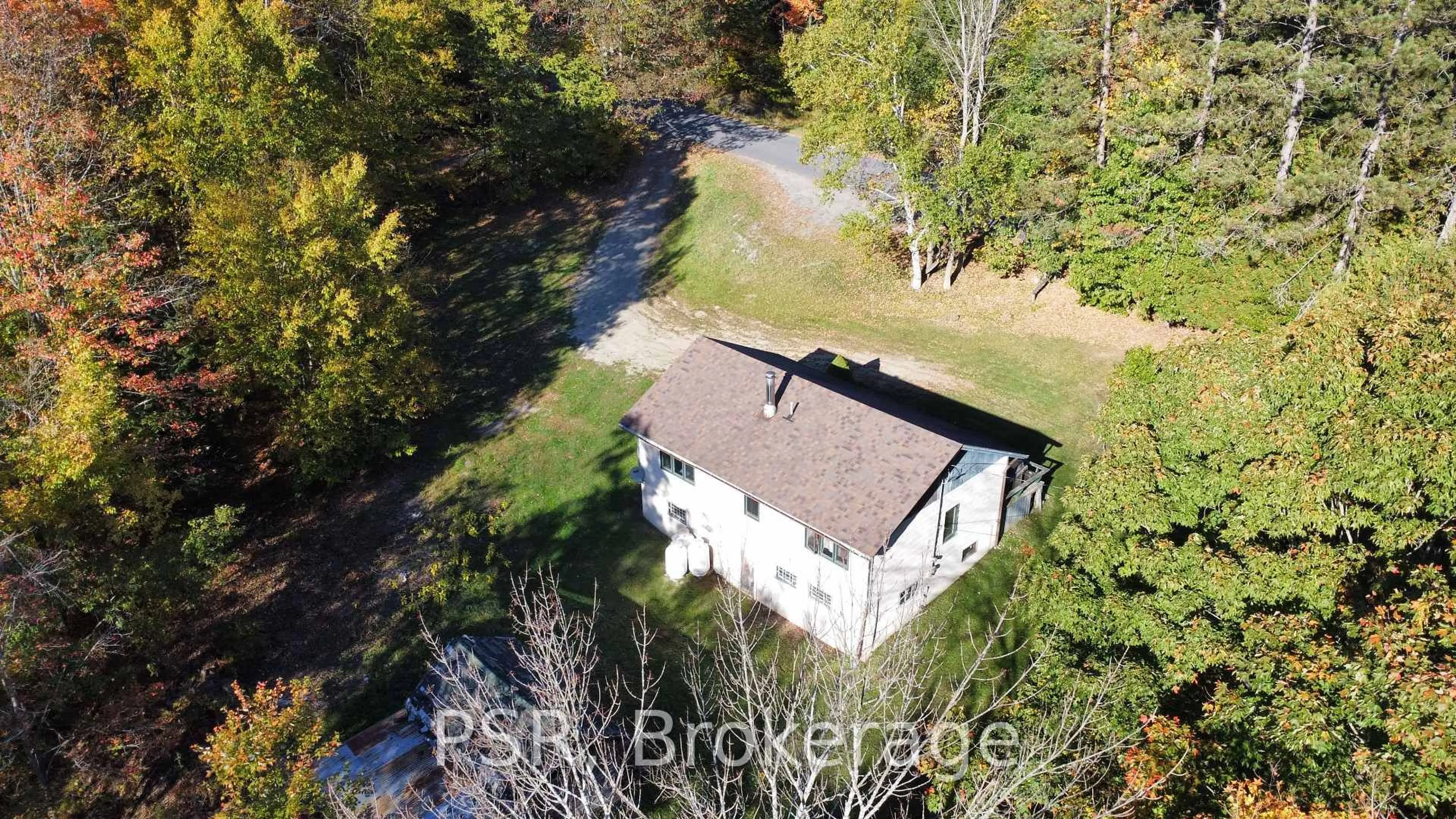 A pic from outside/outdoor area/front of a property/back of a property/a pic from drone, building for 1094 Morinus Rd, Muskoka Lakes Ontario P0B 1J0
