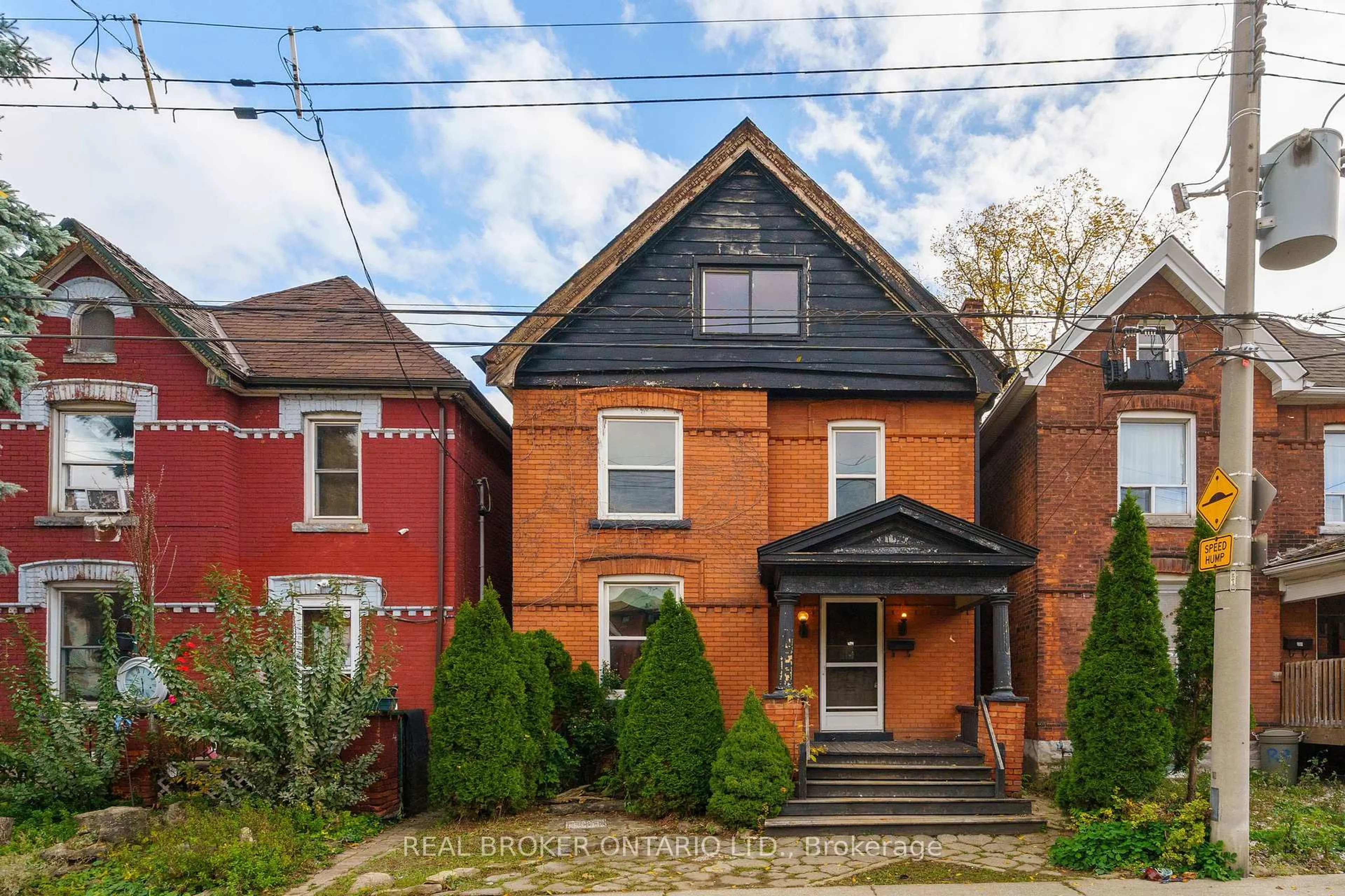 Home with brick exterior material, street for 125 Grant Ave, Hamilton Ontario L8N 2X6