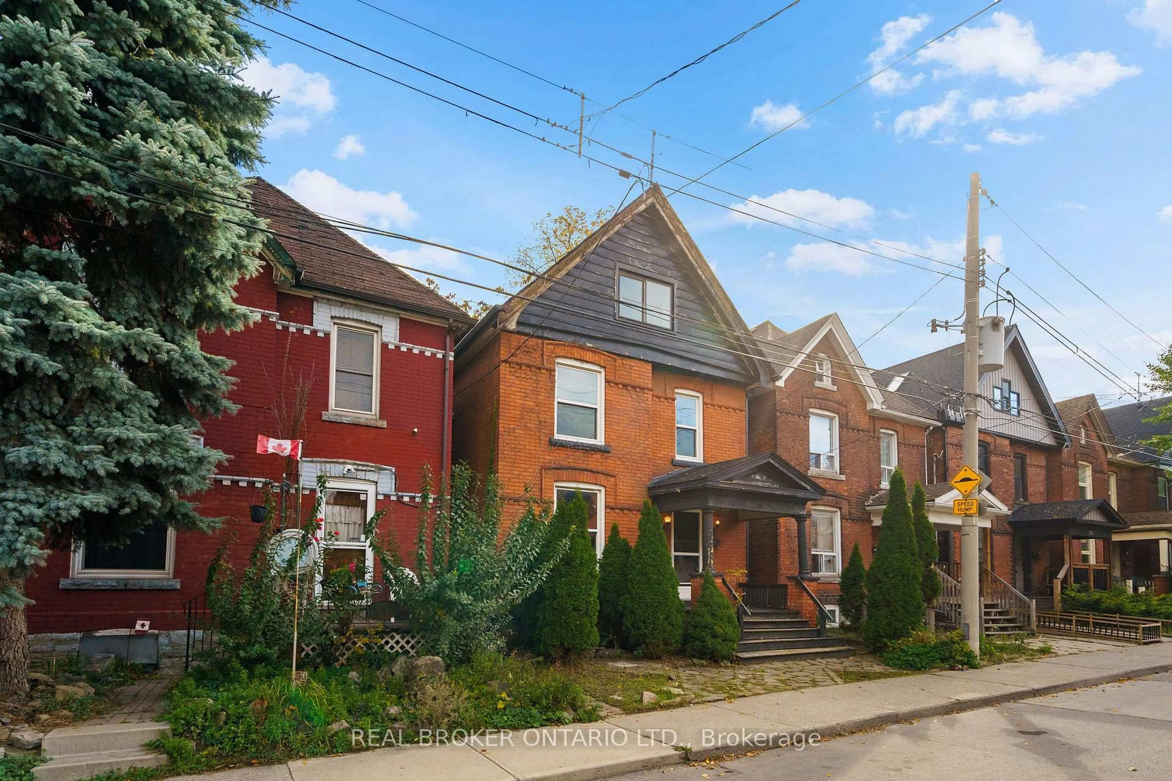 Home with brick exterior material, street for 125 Grant Ave, Hamilton Ontario L8N 2X6