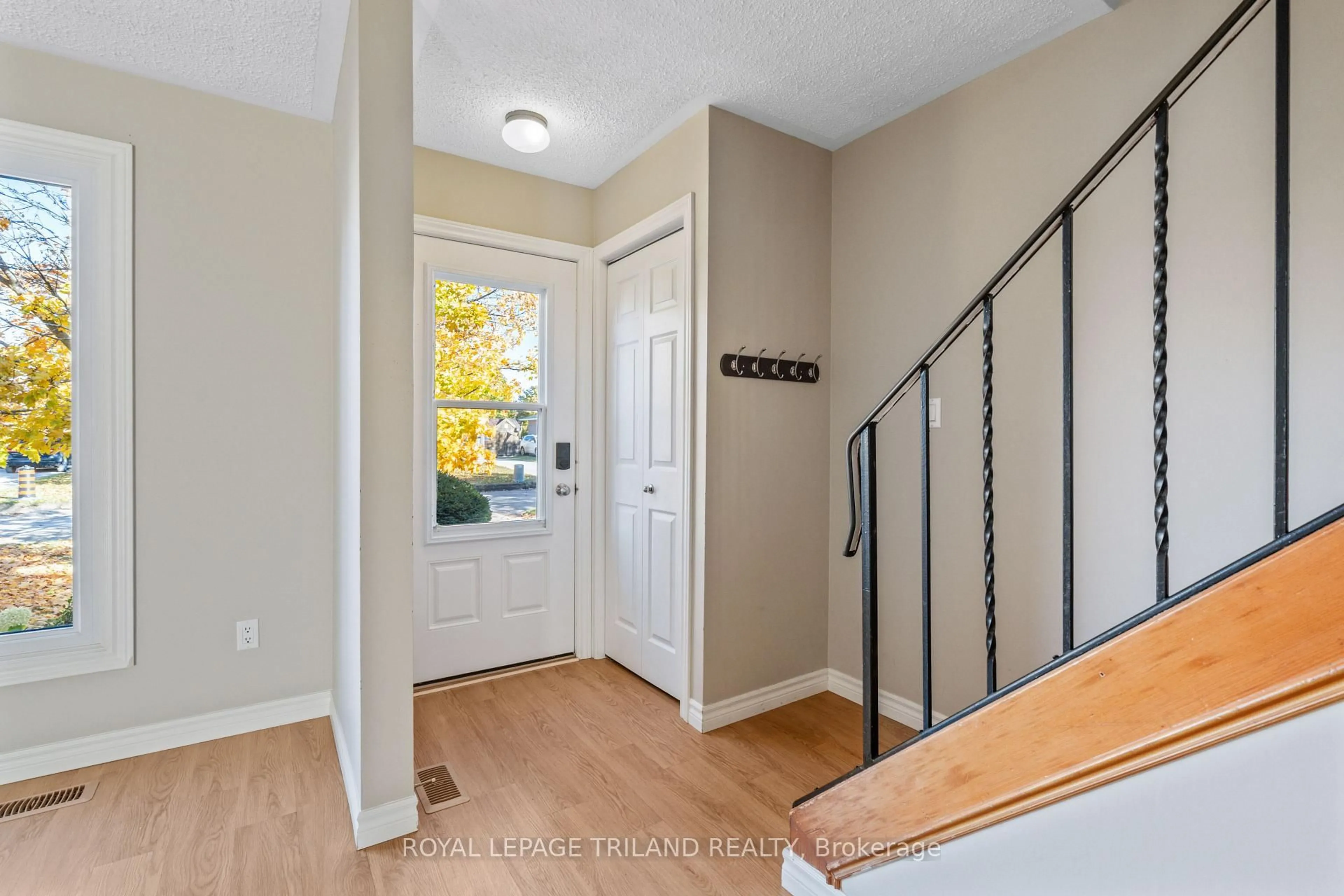 Indoor entryway for 36 Vanier Pl, St. Thomas Ontario N5R 5P8