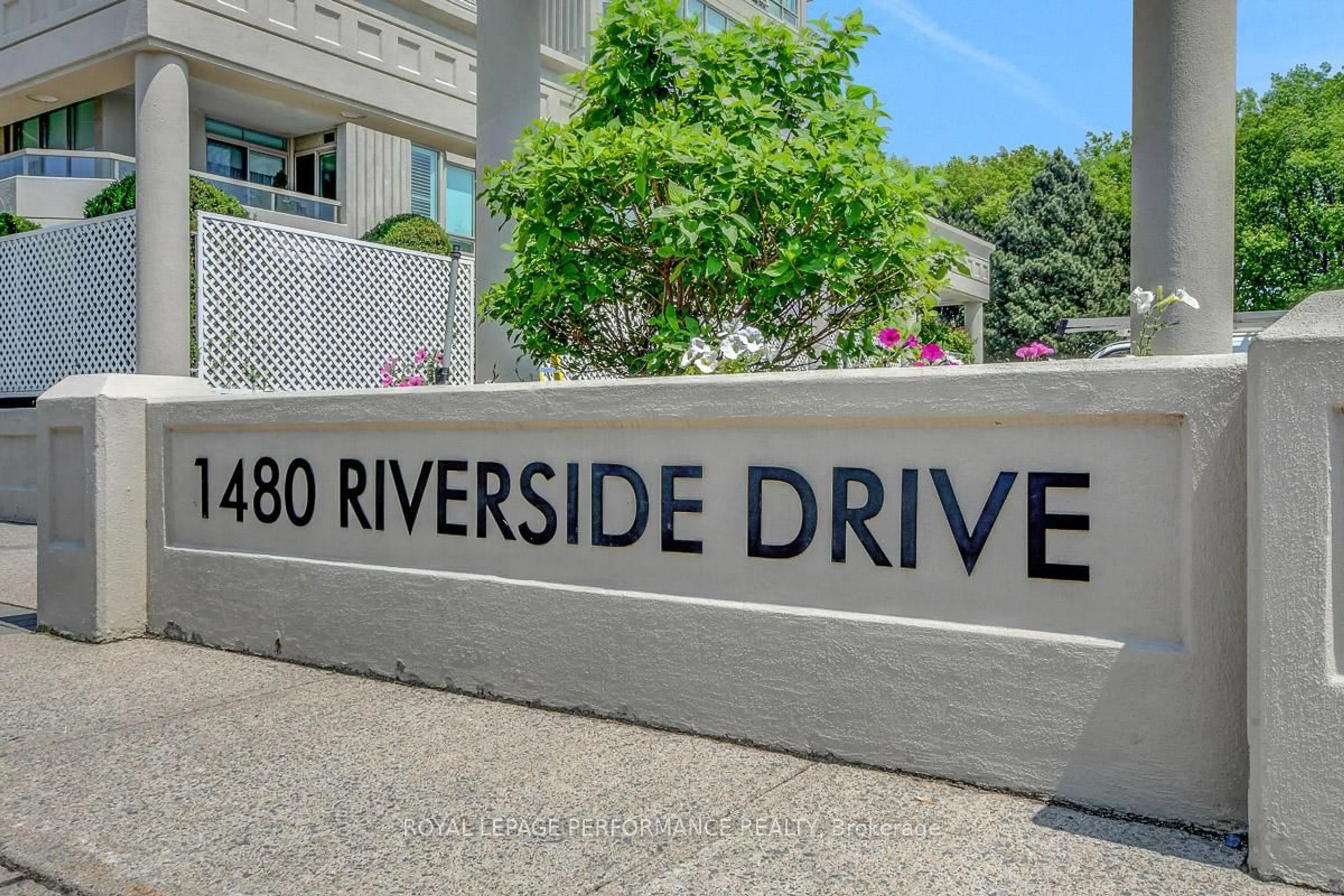 Indoor foyer for 1480 Riverside Dr #2507, Ottawa Ontario K1G 5H2