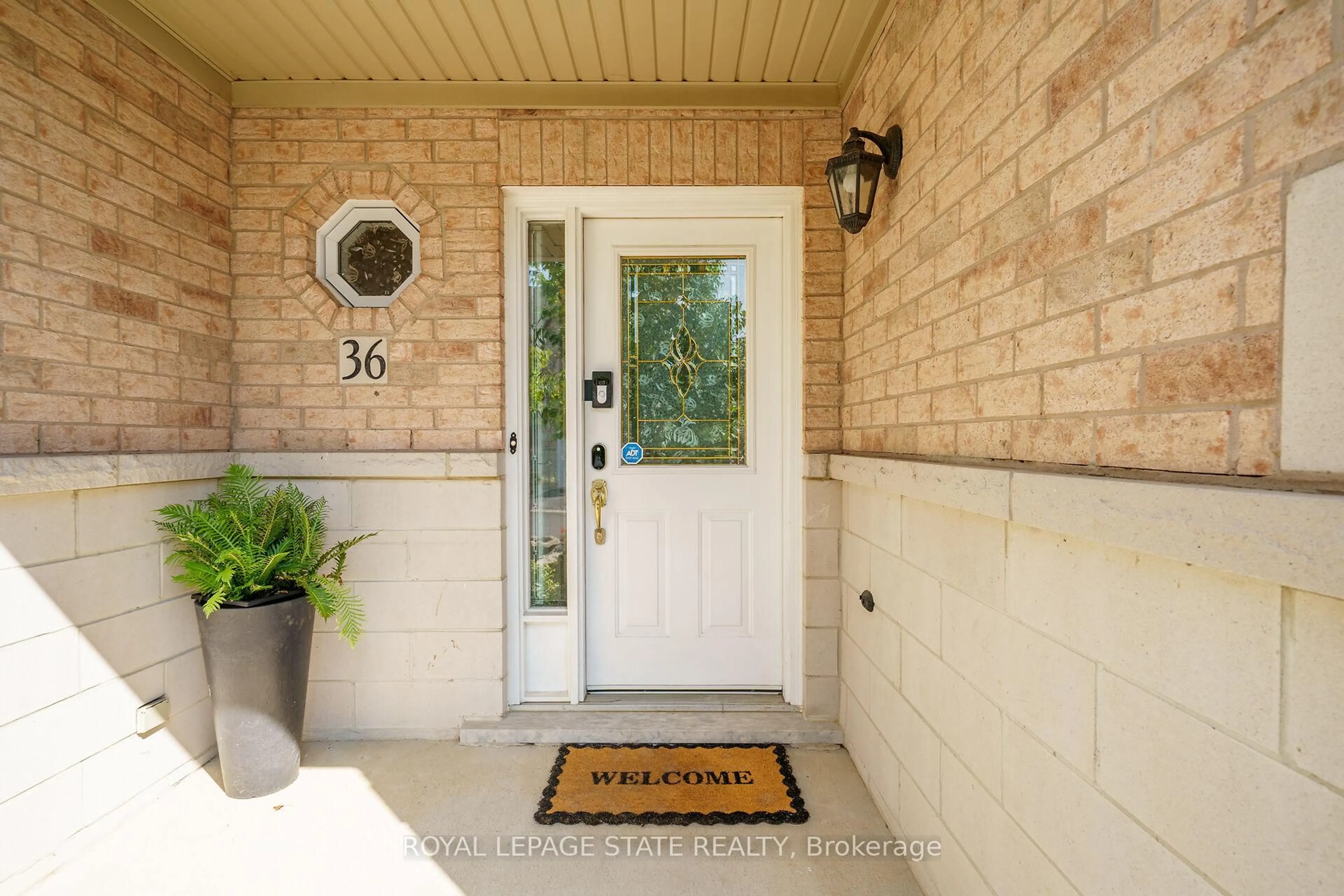 Indoor entryway for 81 Valridge Dr #36, Hamilton Ontario L9G 5B6