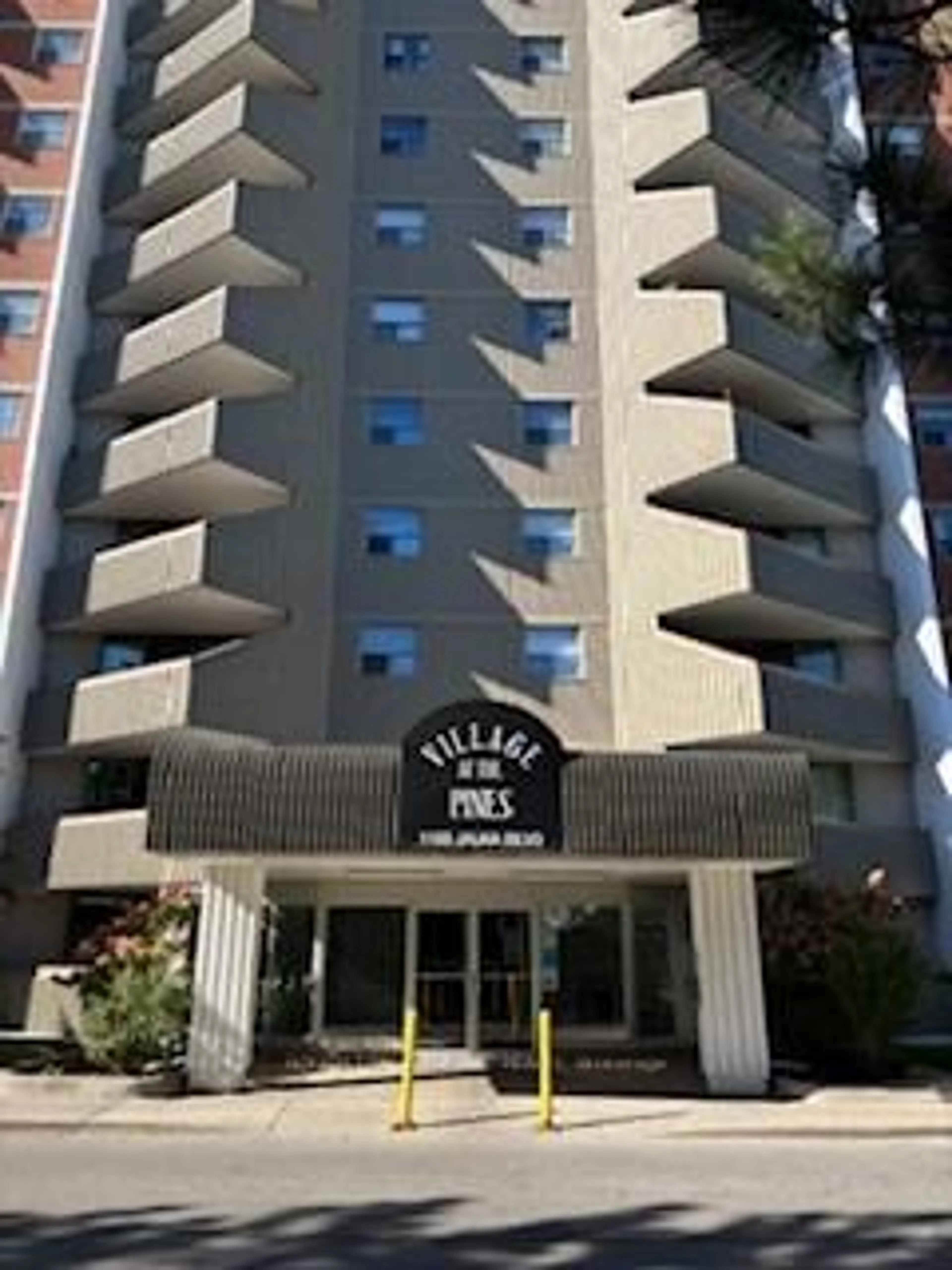 Indoor foyer for 1103 Jalna Blvd #1204, London South Ontario N6E 2W8