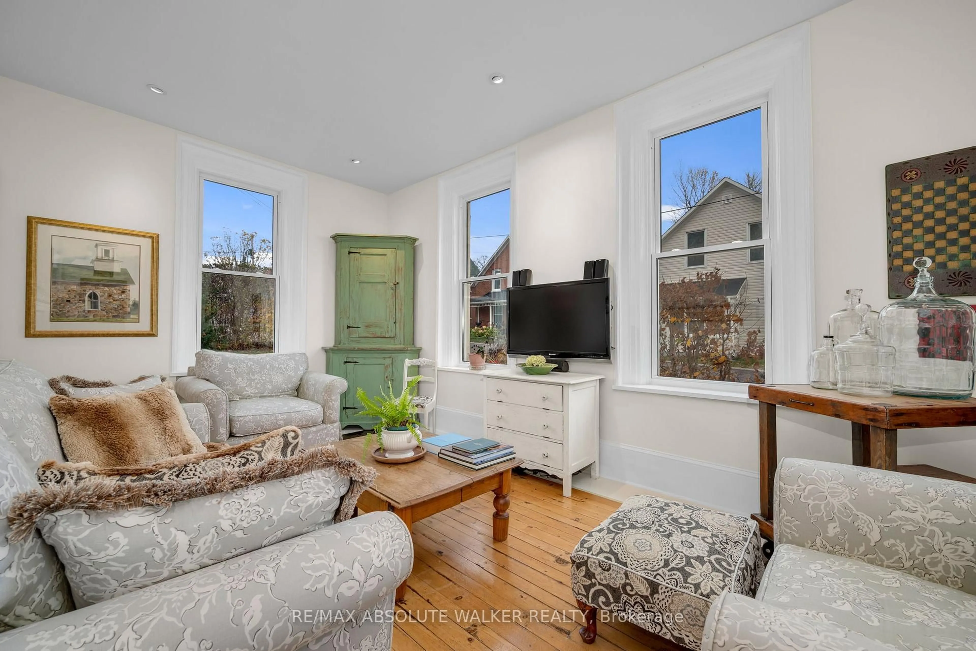 Living room with furniture, unknown for 40 Thomas St, Almonte Ontario K0A 1A0