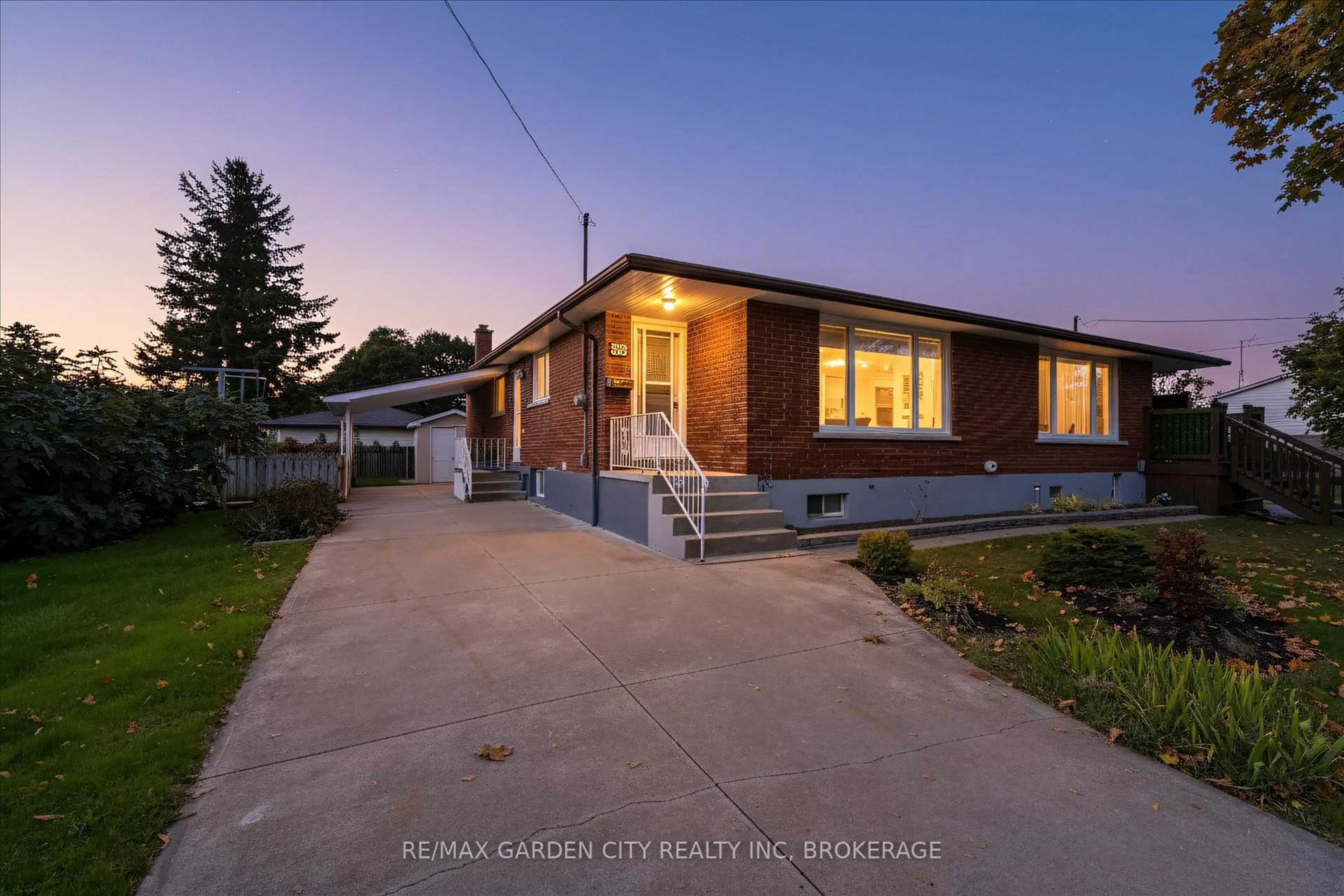 Home with brick exterior material, street for 35 Allan Dr, St. Catharines Ontario L2N 6H3