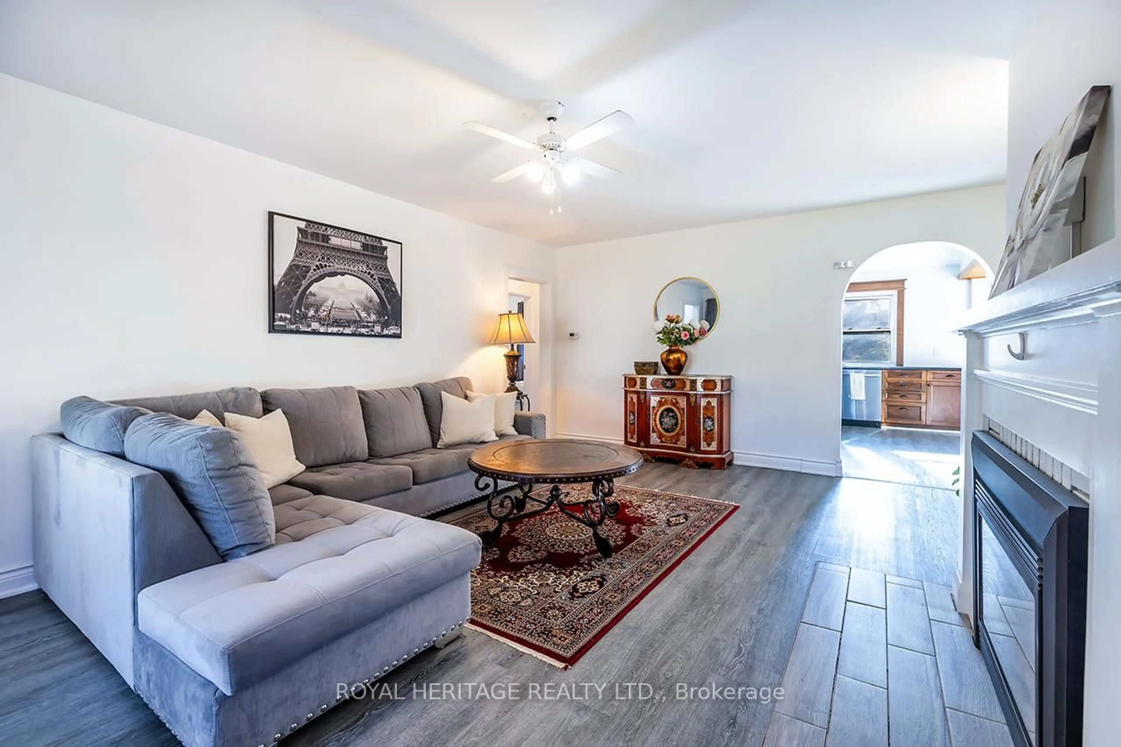 Living room with furniture, unknown for 5 Roosevelt St, Kawartha Lakes Ontario K9V 2X6