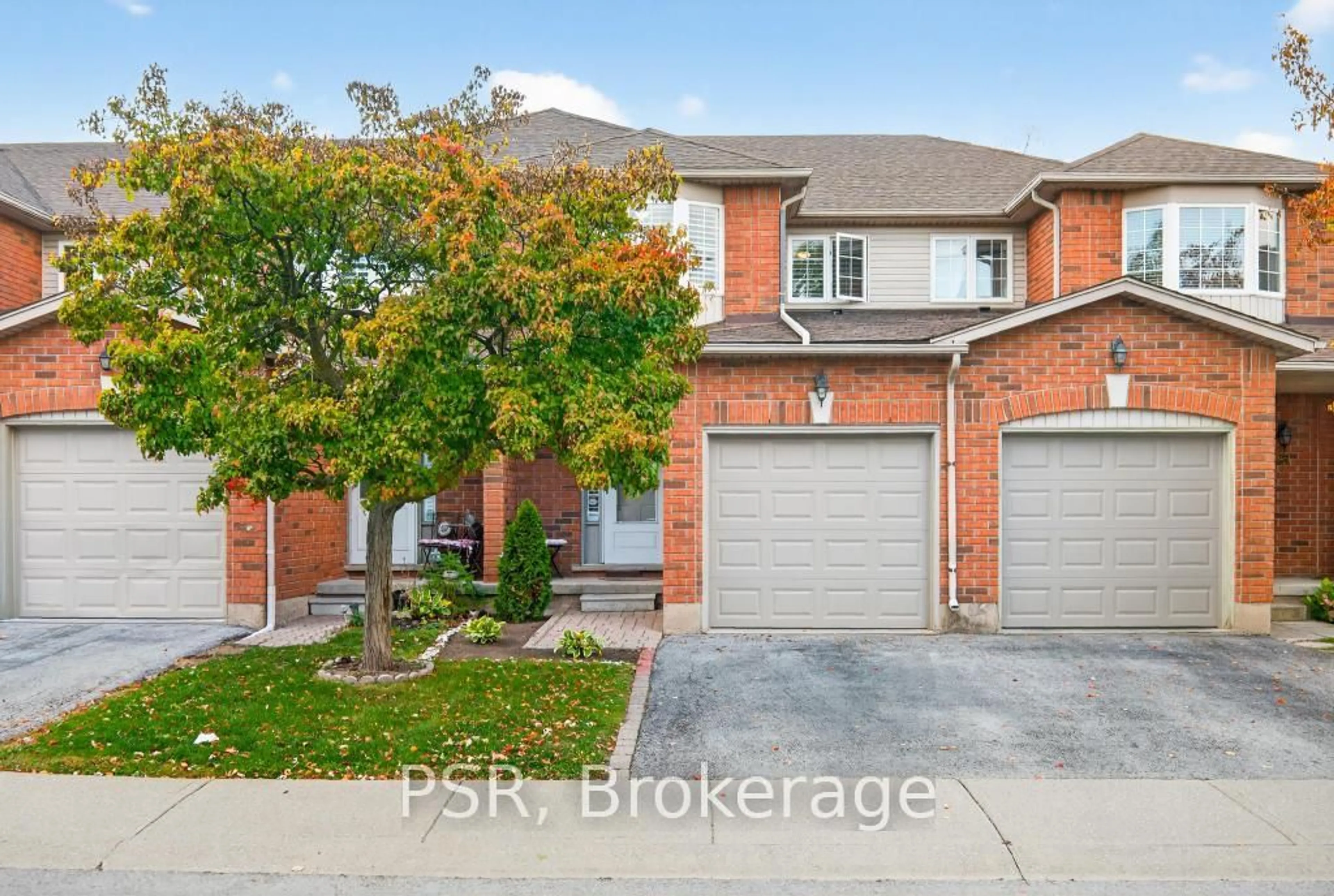 A pic from outside/outdoor area/front of a property/back of a property/a pic from drone, street for 171 Highbury Dr #28, Hamilton Ontario L8J 3T6