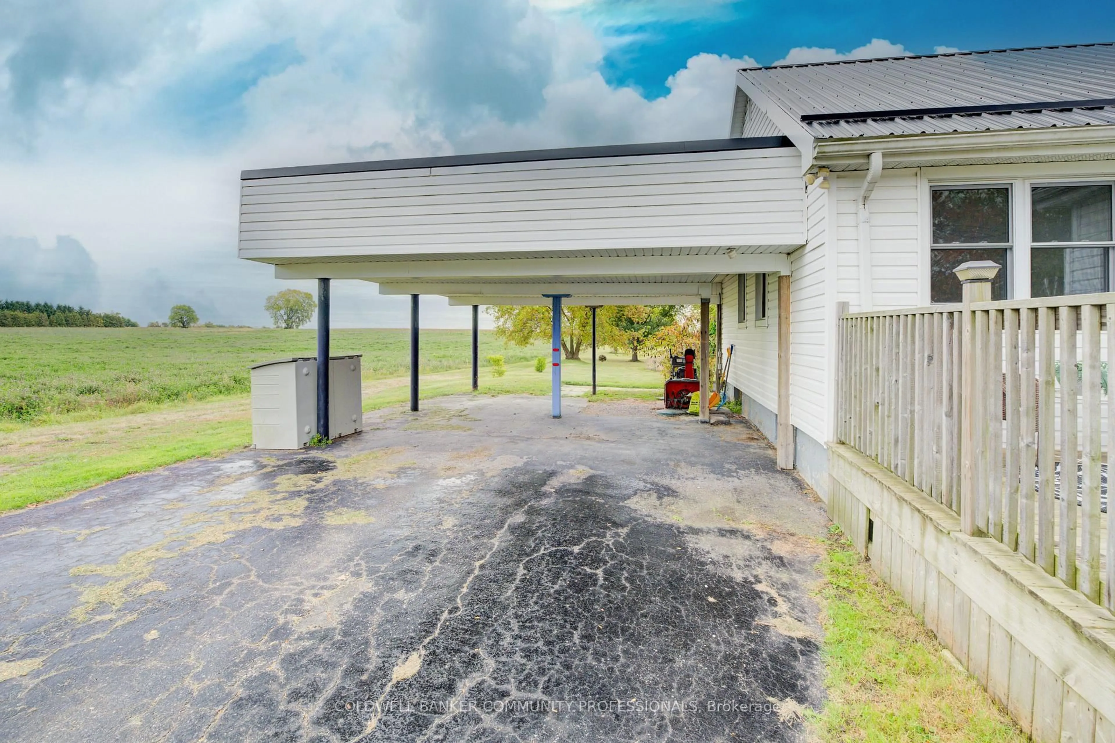 A pic from outside/outdoor area/front of a property/back of a property/a pic from drone, building for 4074 Highway 3, Norfolk Ontario N3Y 4K4