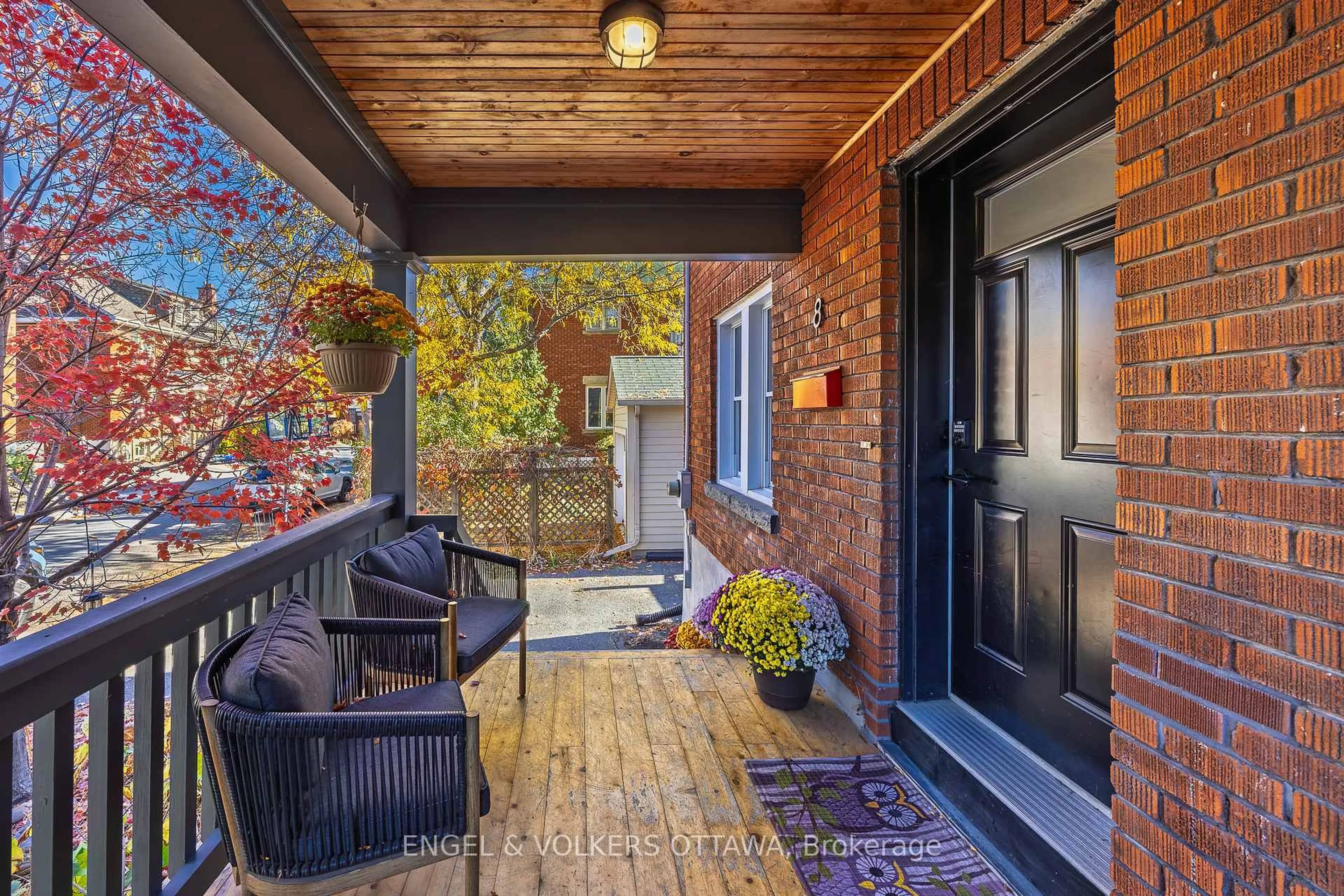 Unknown for 8 Foster St, Ottawa Ontario K1Y 3J4