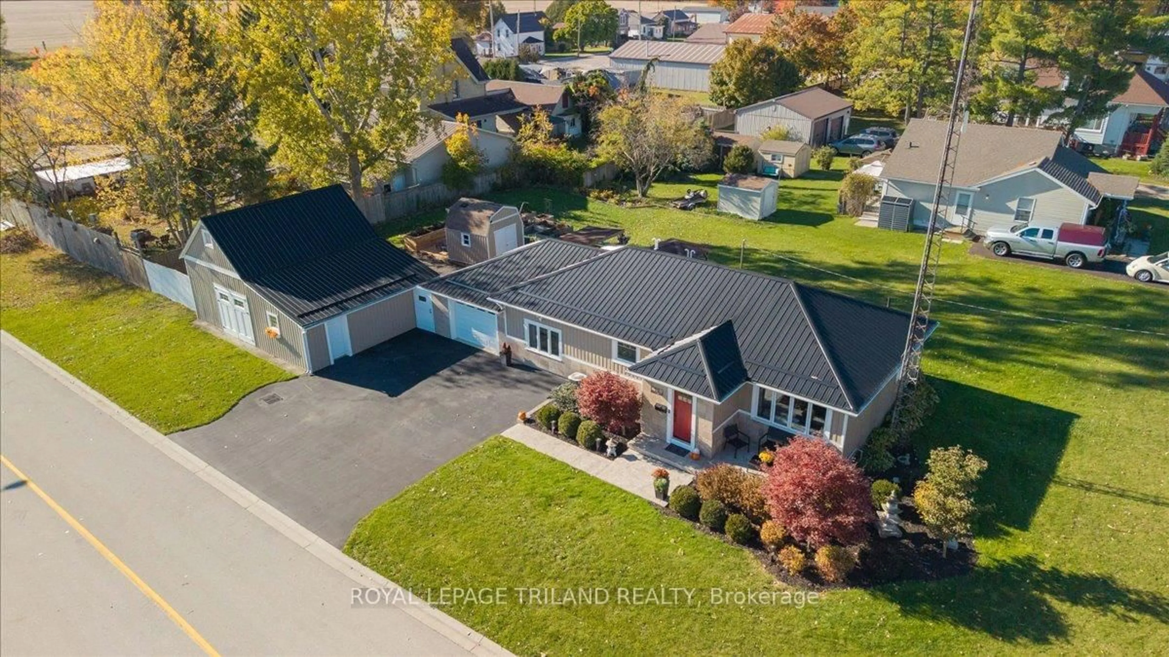 A pic from outside/outdoor area/front of a property/back of a property/a pic from drone, street for 19 Front Ave, Southwest Middlesex Ontario N0L 1A0