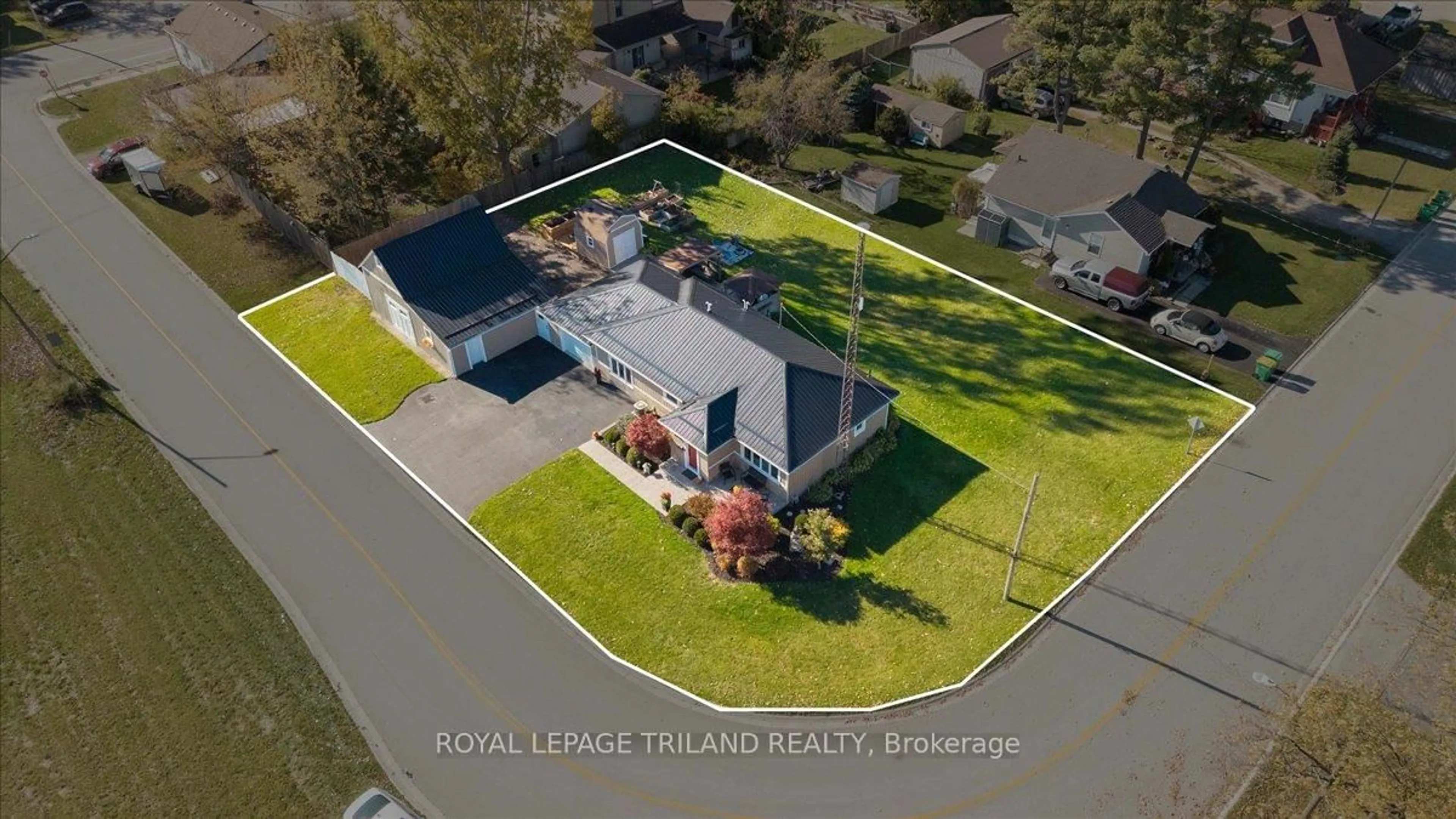 A pic from outside/outdoor area/front of a property/back of a property/a pic from drone, water/lake/river/ocean view for 19 Front Ave, Southwest Middlesex Ontario N0L 1A0