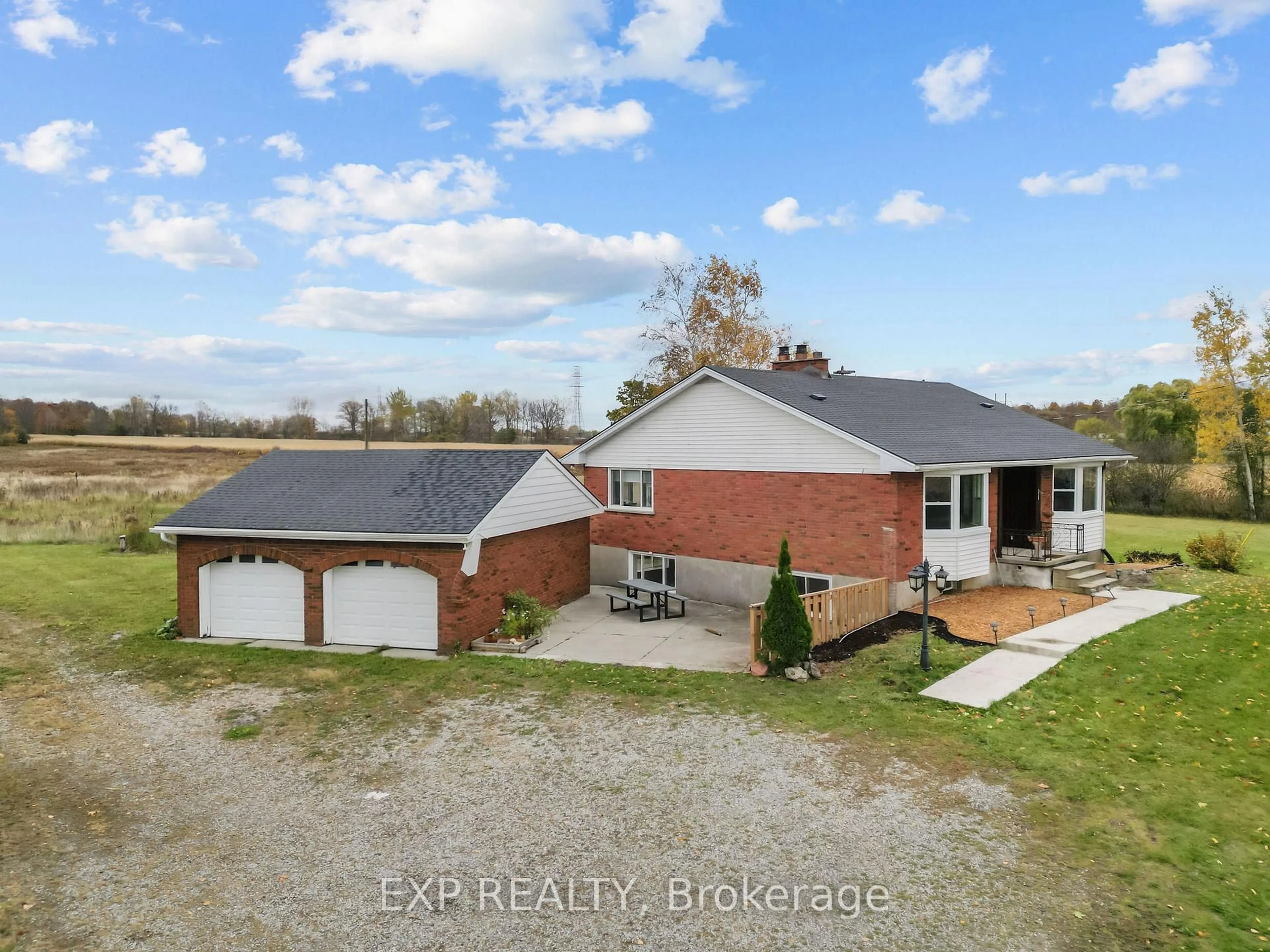 A pic from outside/outdoor area/front of a property/back of a property/a pic from drone, building for 4708 Murray Rd, London South Ontario N6P 1L9