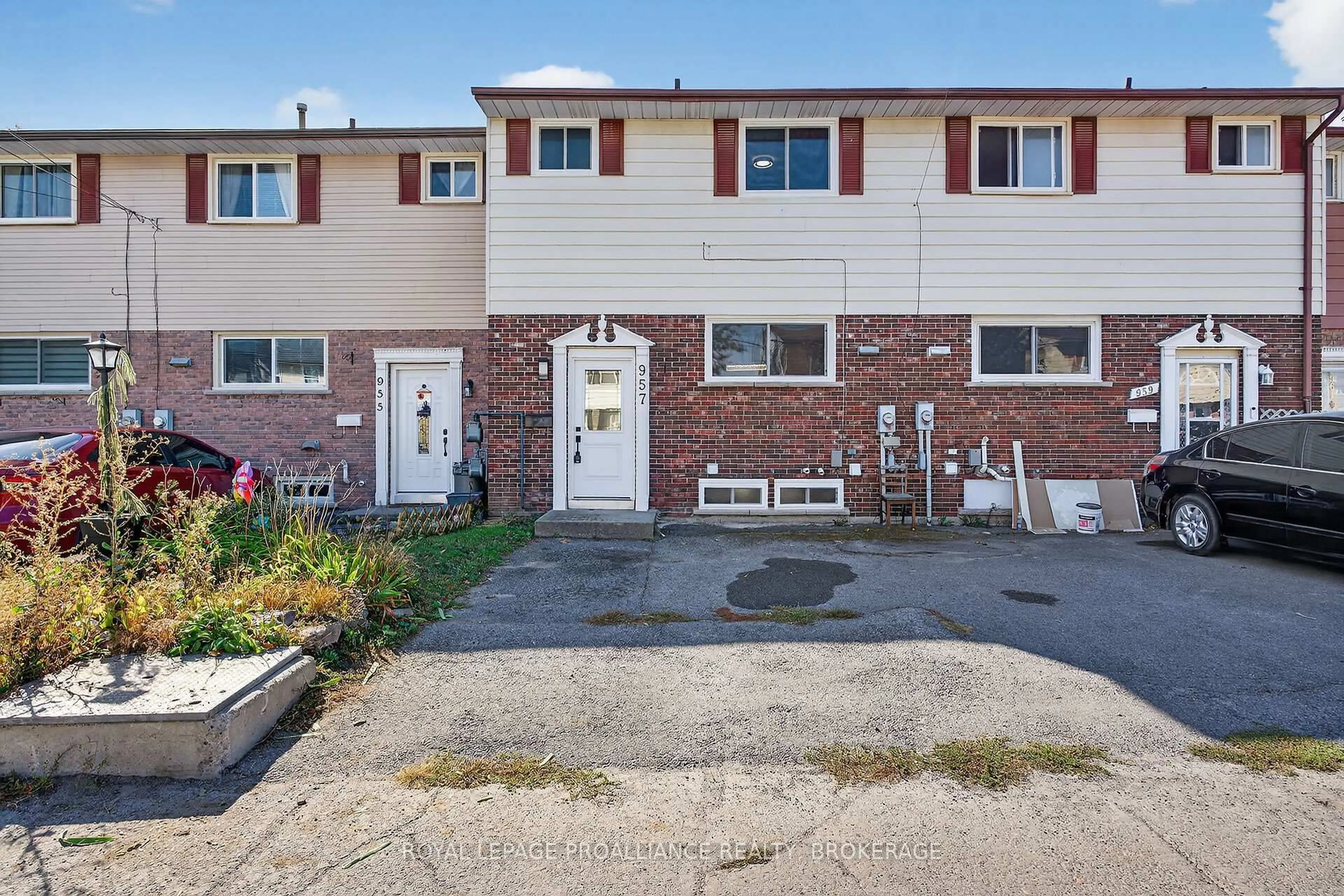 Unknown for 957 Oakview Ave, Kingston Ontario K7M 6W9