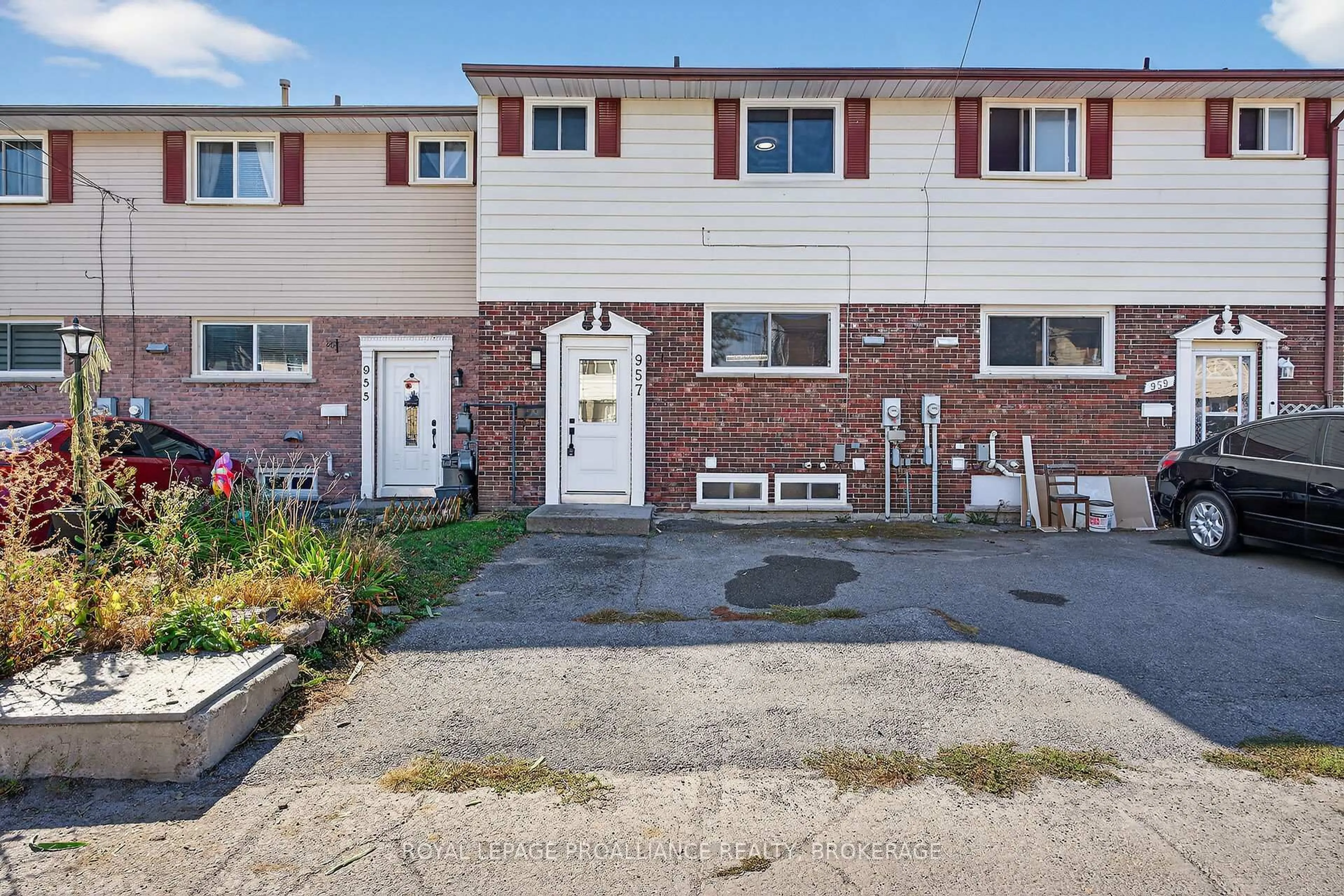 Unknown for 957 Oakview Ave, Kingston Ontario K7M 6W9