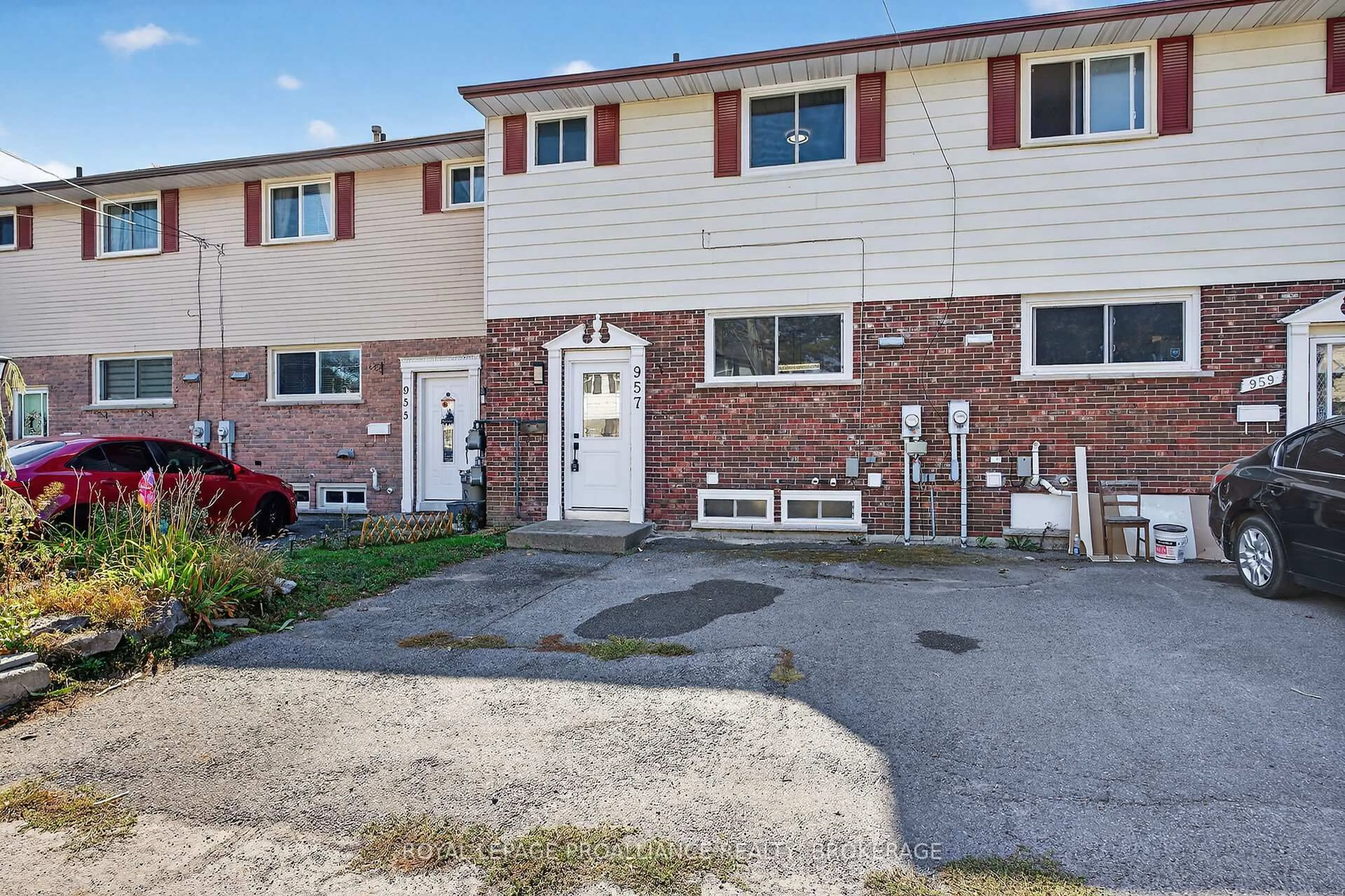 Unknown for 957 Oakview Ave, Kingston Ontario K7M 6W9