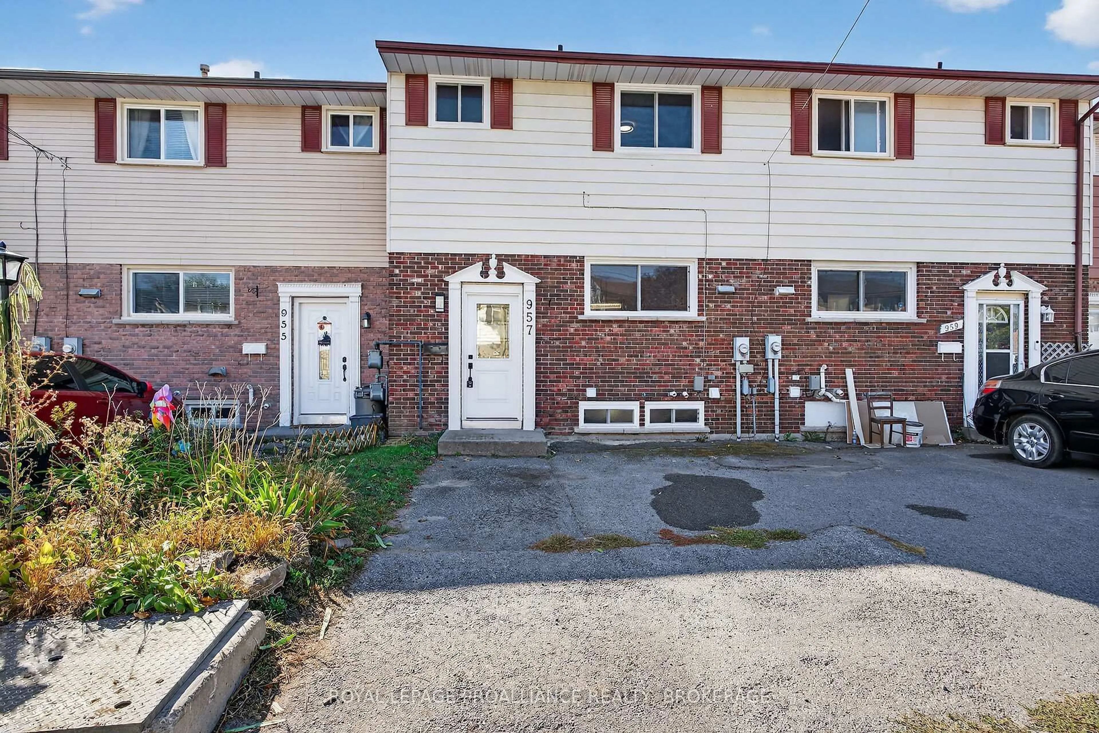 Unknown for 957 Oakview Ave, Kingston Ontario K7M 6W9