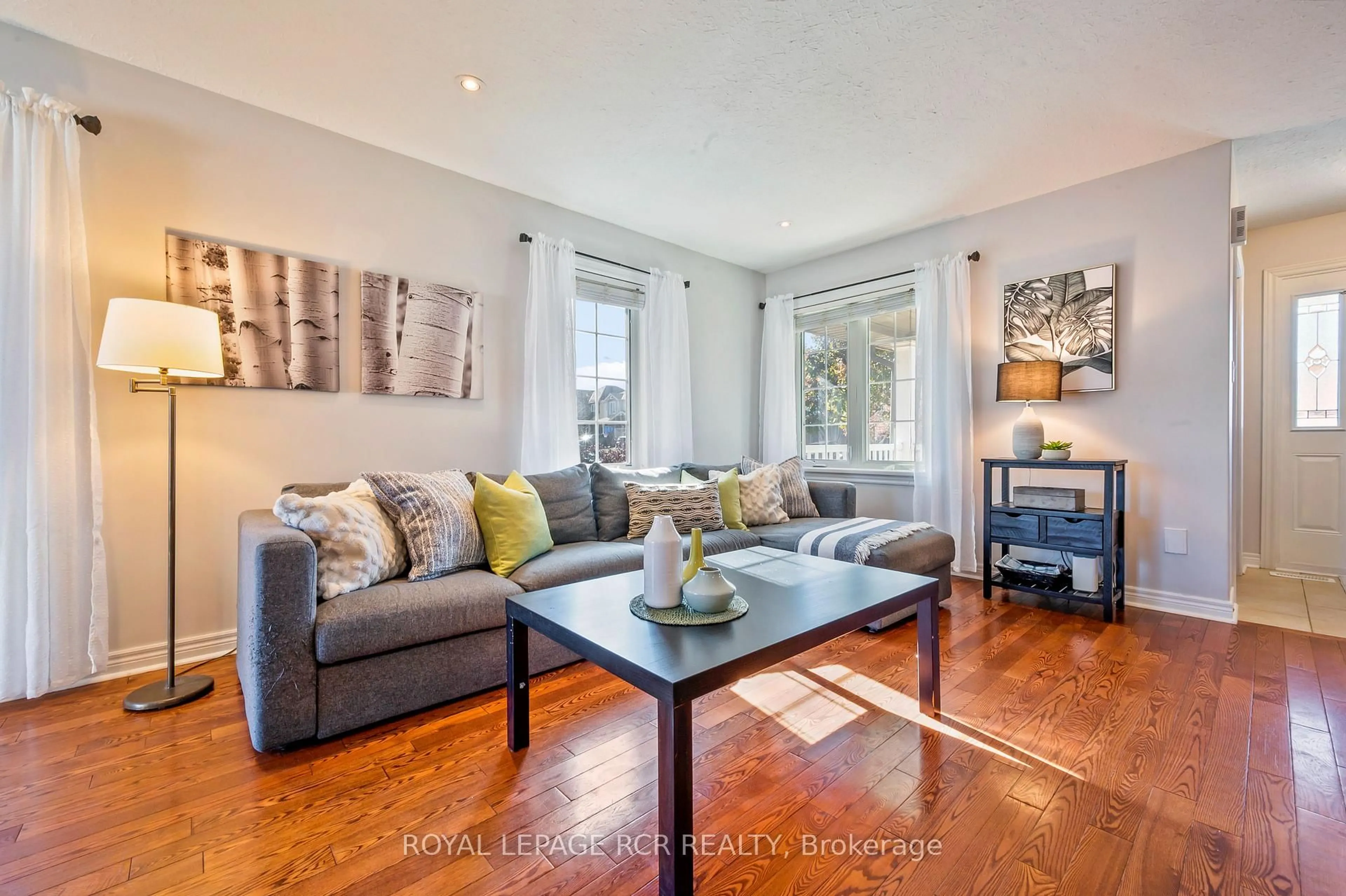 Living room with furniture, unknown for 121 Fleming Way, Shelburne Ontario L9V 3E3