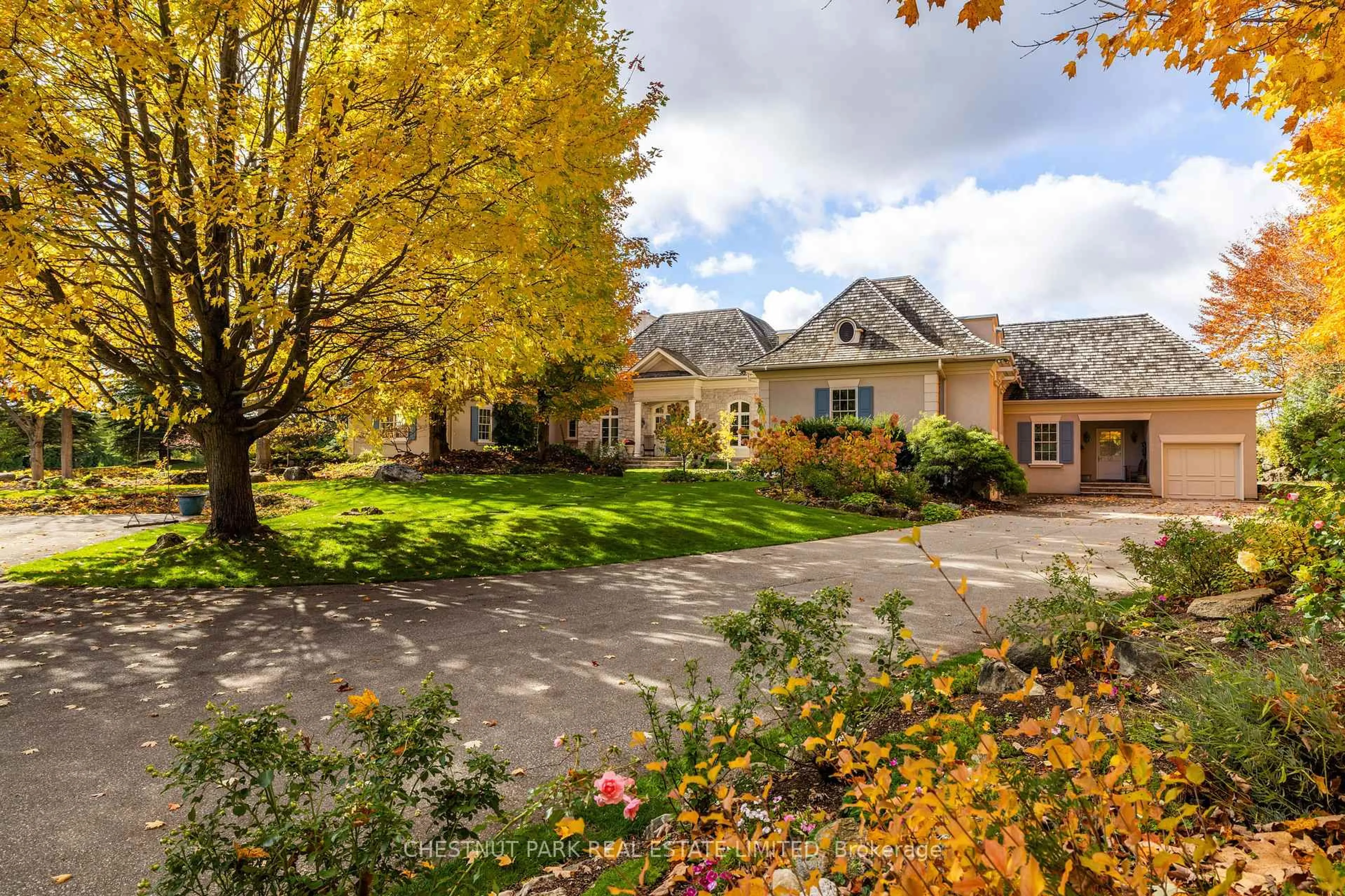 A pic from outside/outdoor area/front of a property/back of a property/a pic from drone, street for 5241 Tenth Line, Erin Ontario N0B 1T0