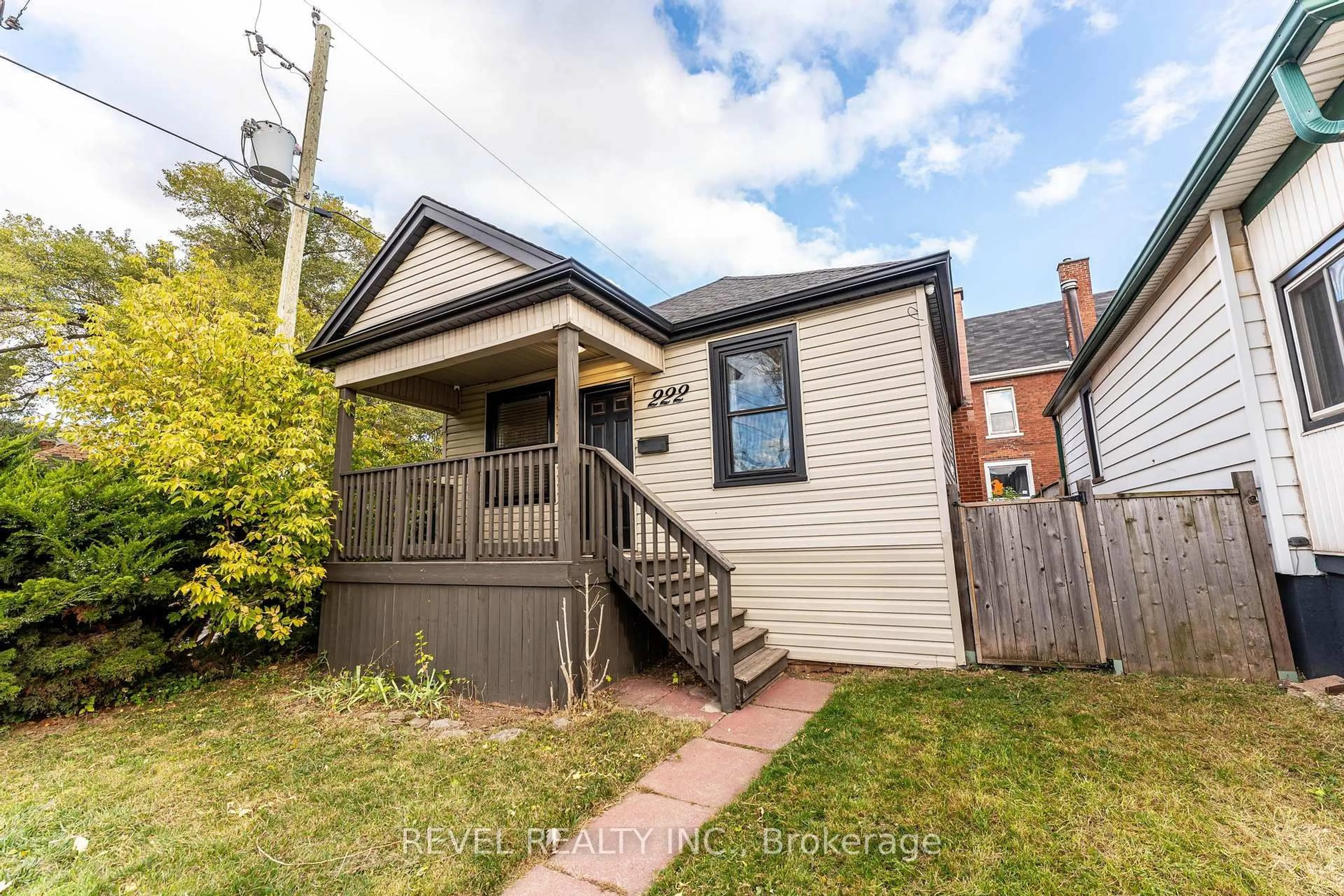 Home with brick exterior material, street for 222 Kensington Ave, Hamilton Ontario L8L 7N7