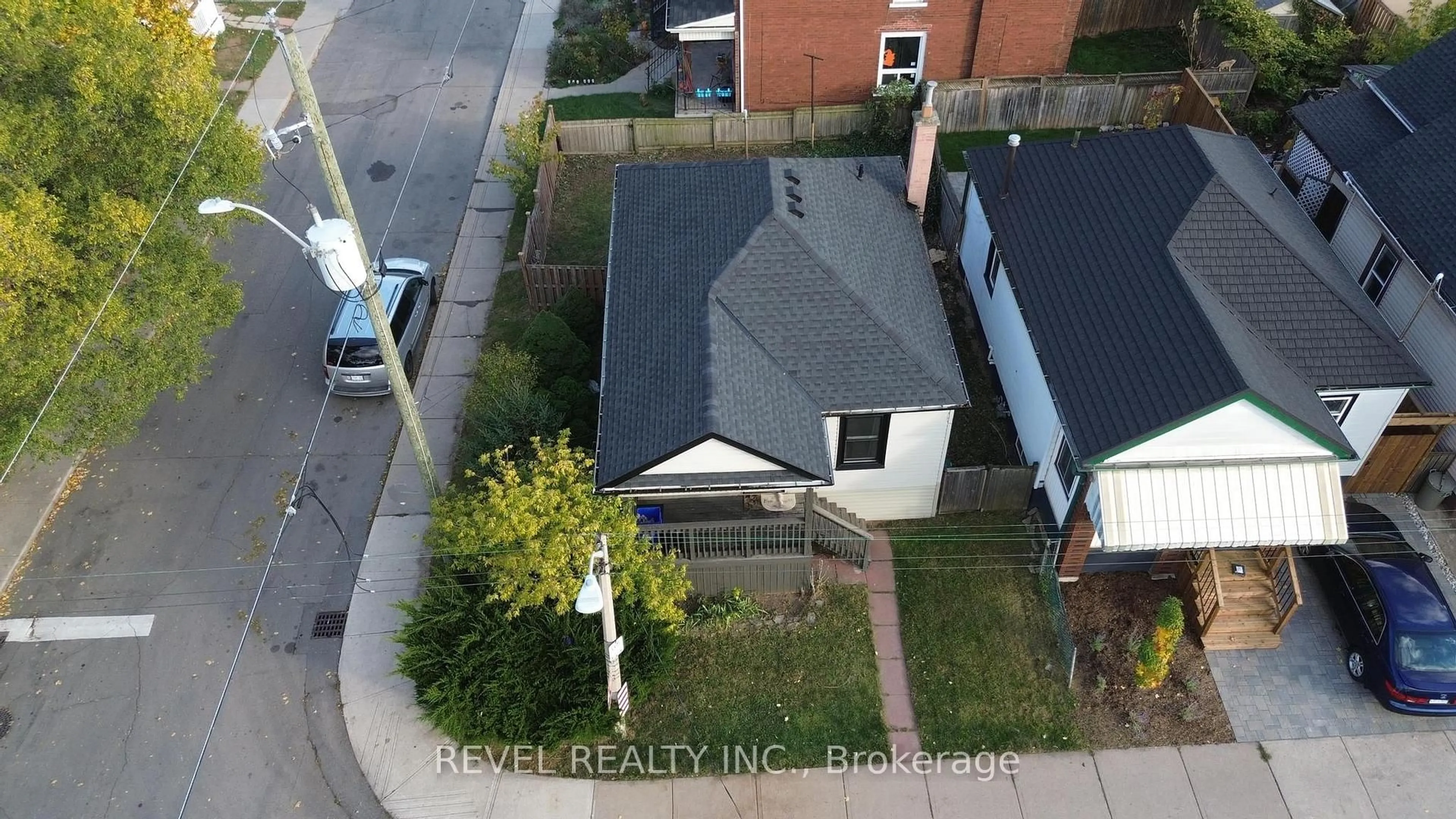 A pic from outside/outdoor area/front of a property/back of a property/a pic from drone, city buildings view from balcony for 222 Kensington Ave, Hamilton Ontario L8L 7N7