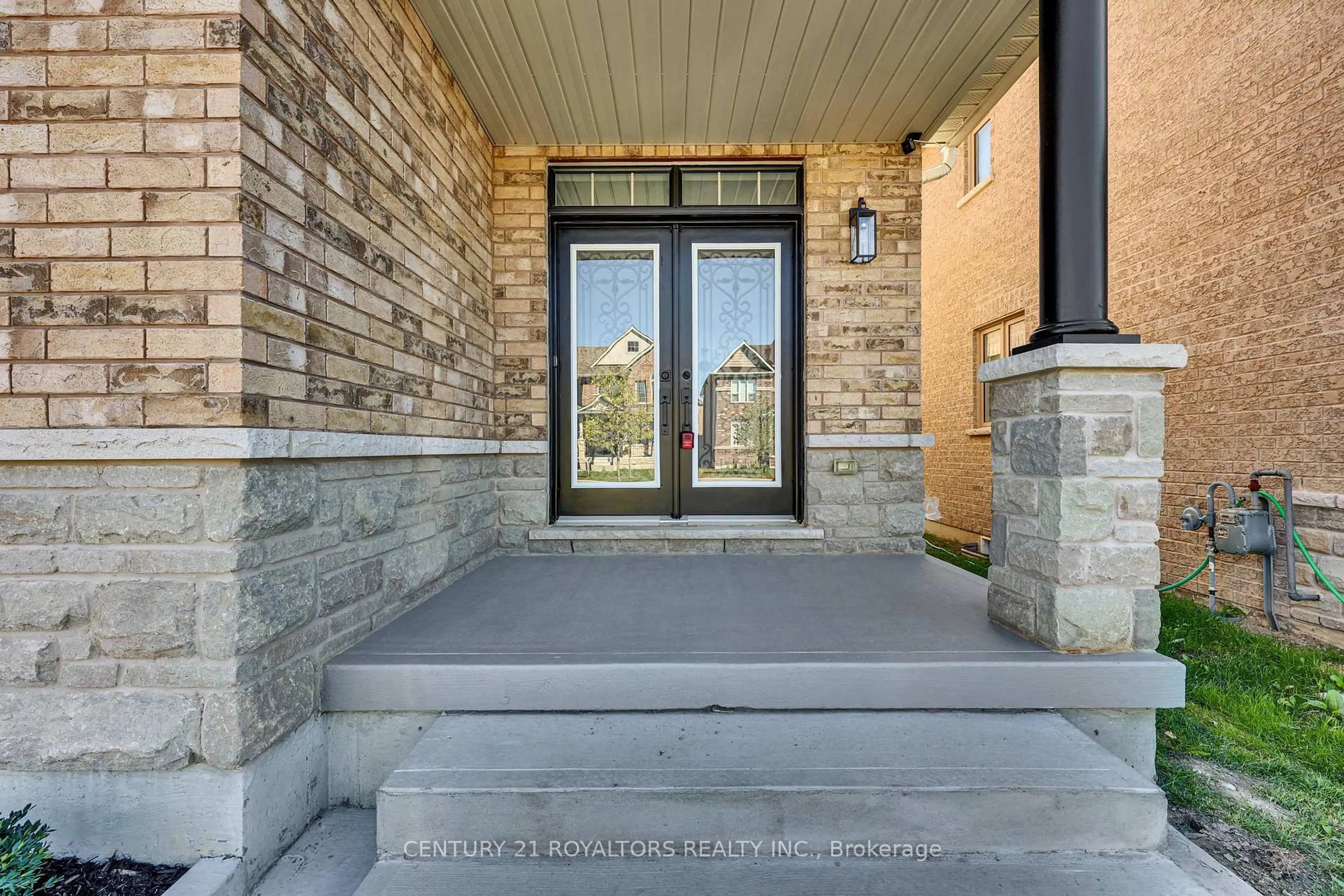 Indoor entryway for 637 McGill Lane, Woodstock Ontario N4T 0L3