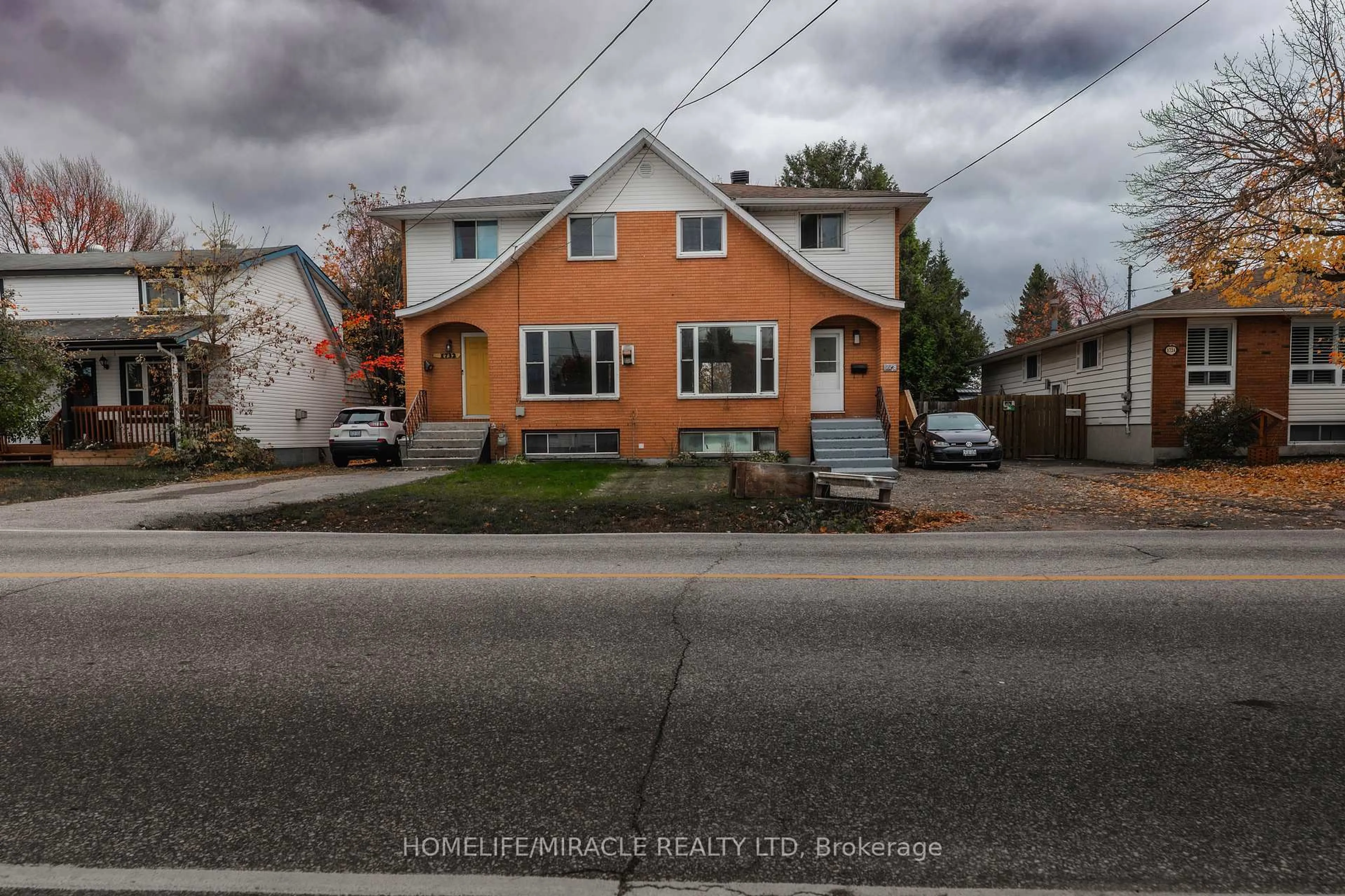 Blurry image for 1728 Mckeown Ave, North Bay Ontario P1B 7N3
