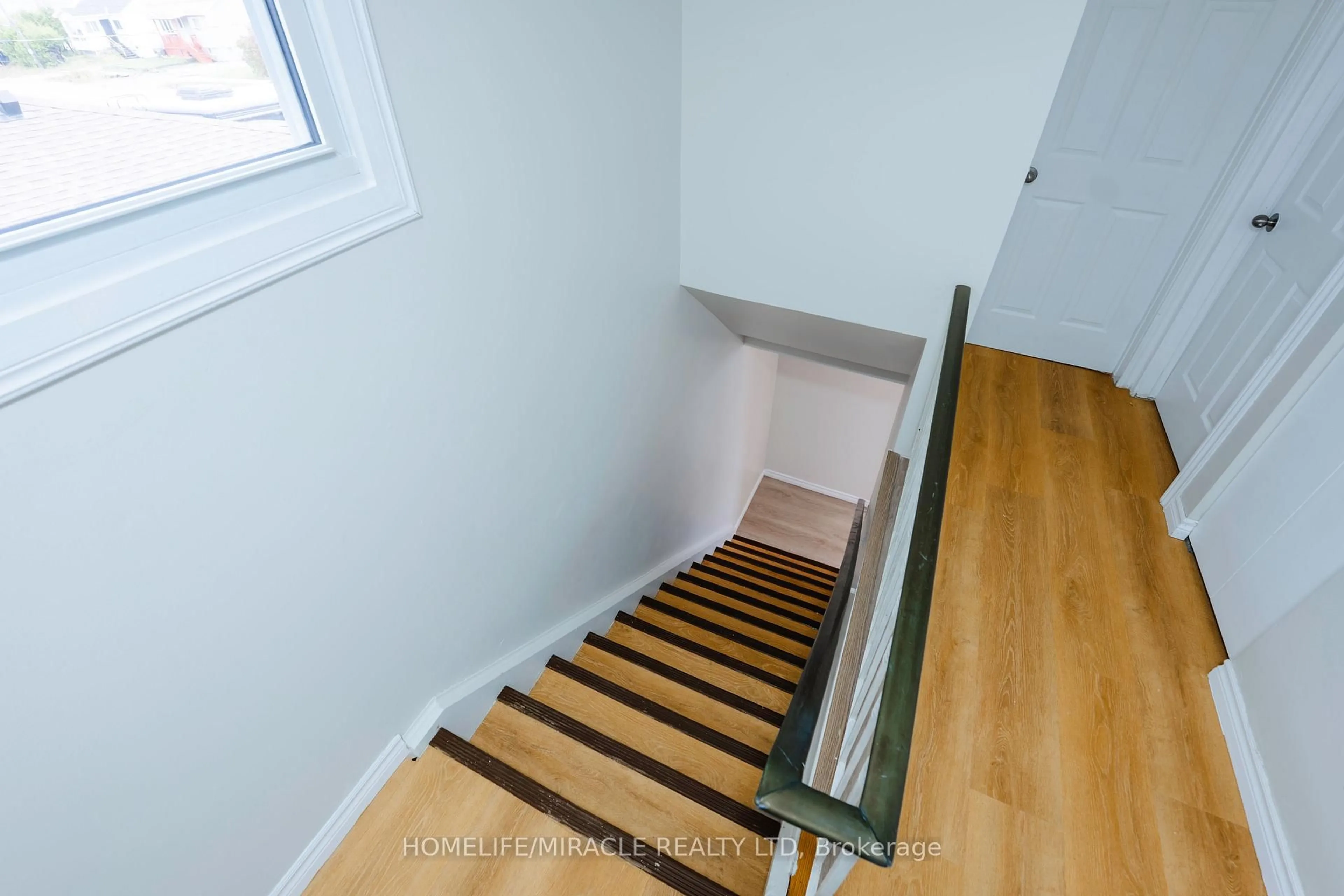 Stairs for 1728 Mckeown Ave, North Bay Ontario P1B 7N3