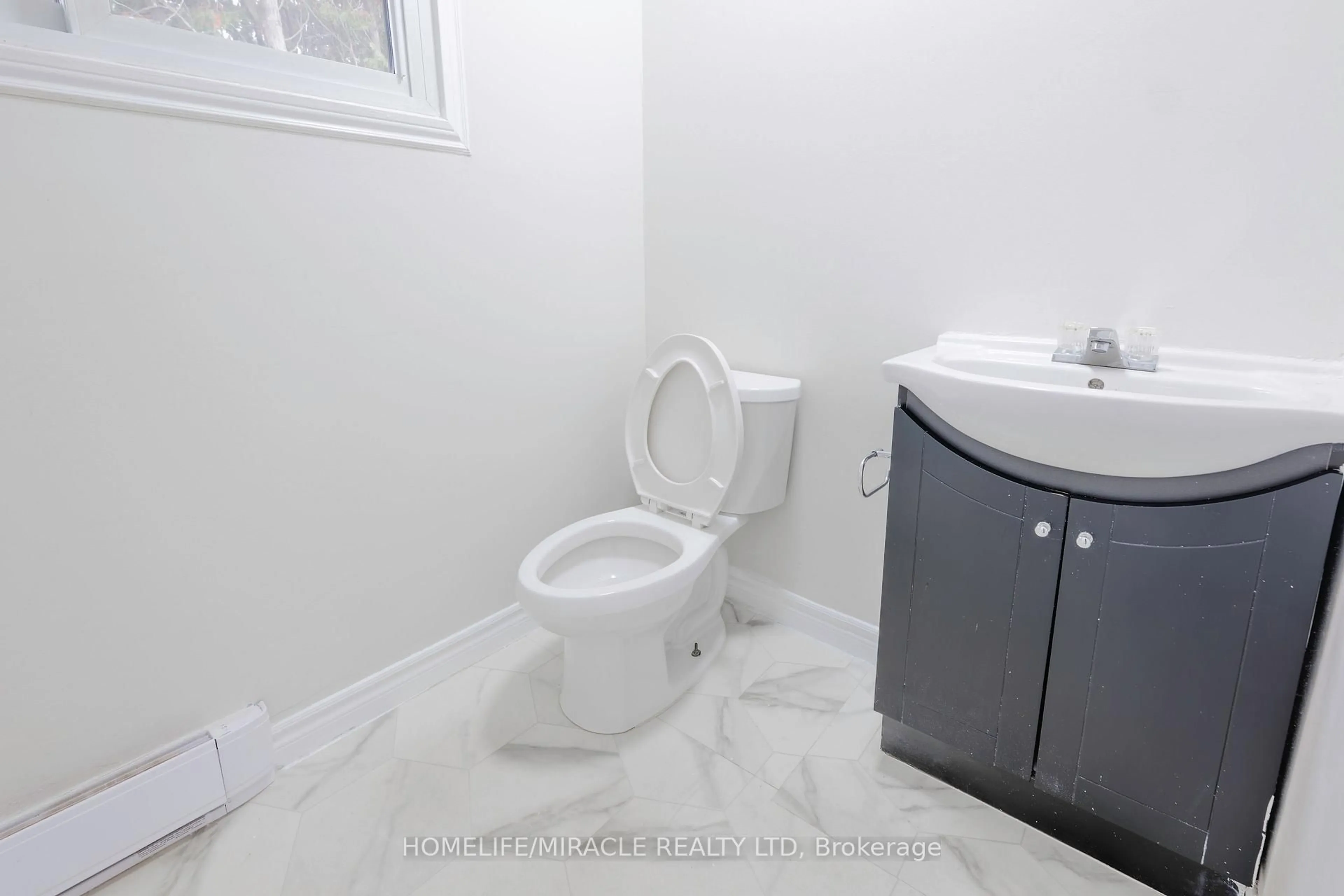 Standard bathroom, unknown for 1728 Mckeown Ave, North Bay Ontario P1B 7N3
