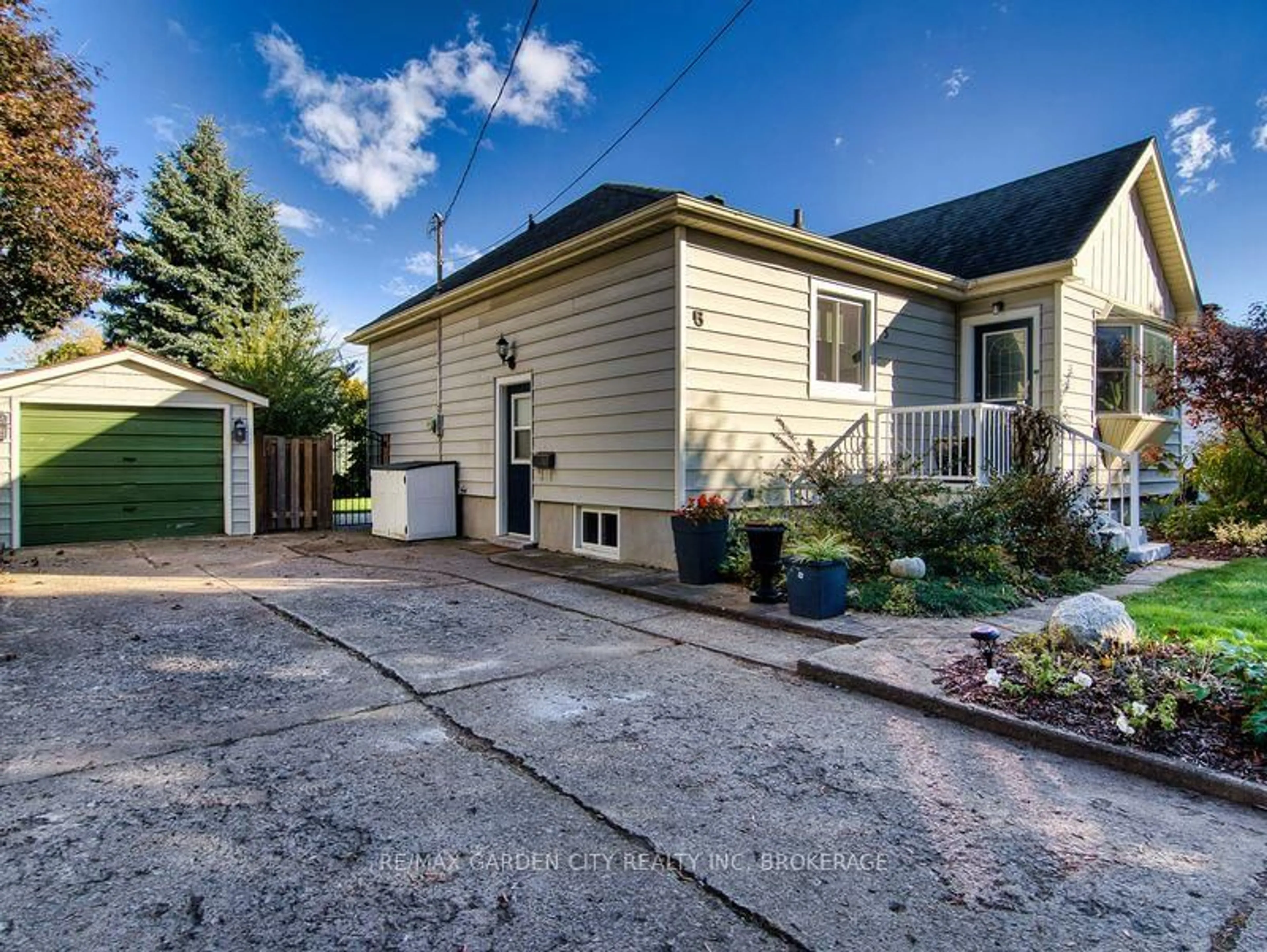 Unknown for 5 Hewko St, St. Catharines Ontario L2N 2E2