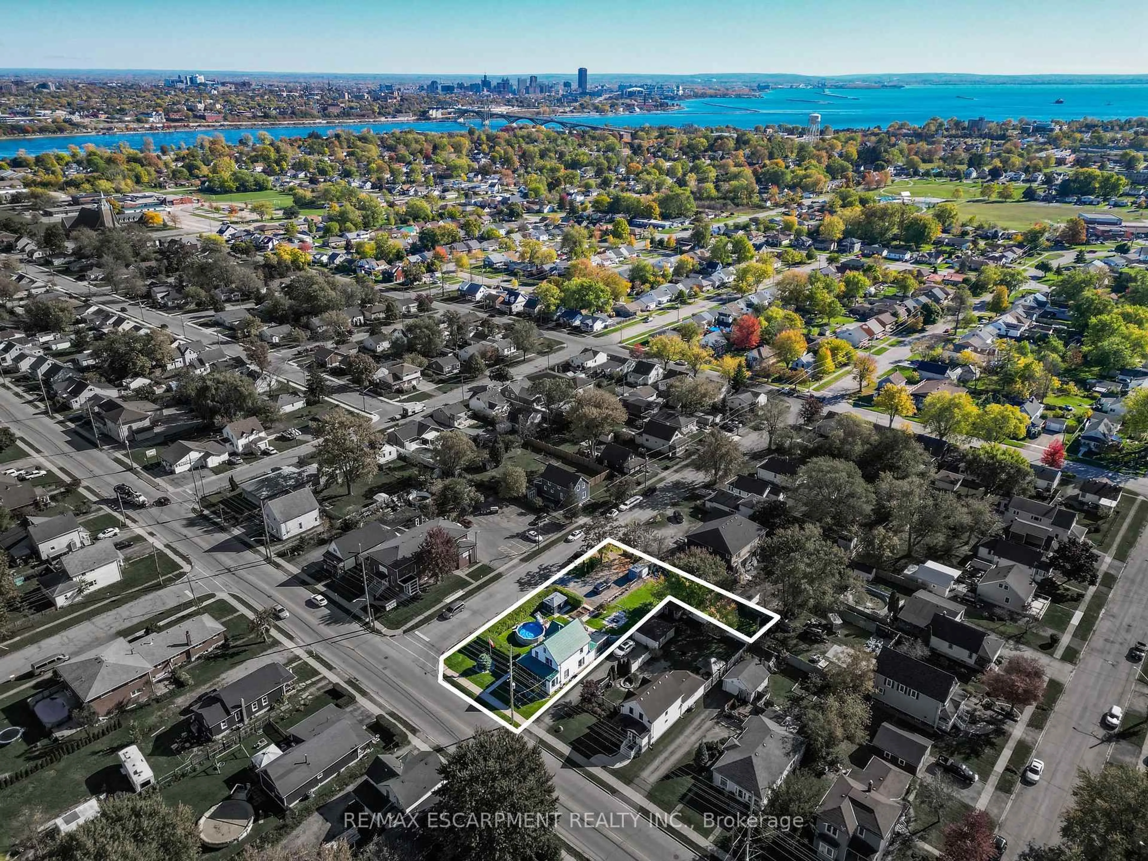 A pic from outside/outdoor area/front of a property/back of a property/a pic from drone, water/lake/river/ocean view for 261 Gilmore Rd, Fort Erie Ontario L2A 2M6