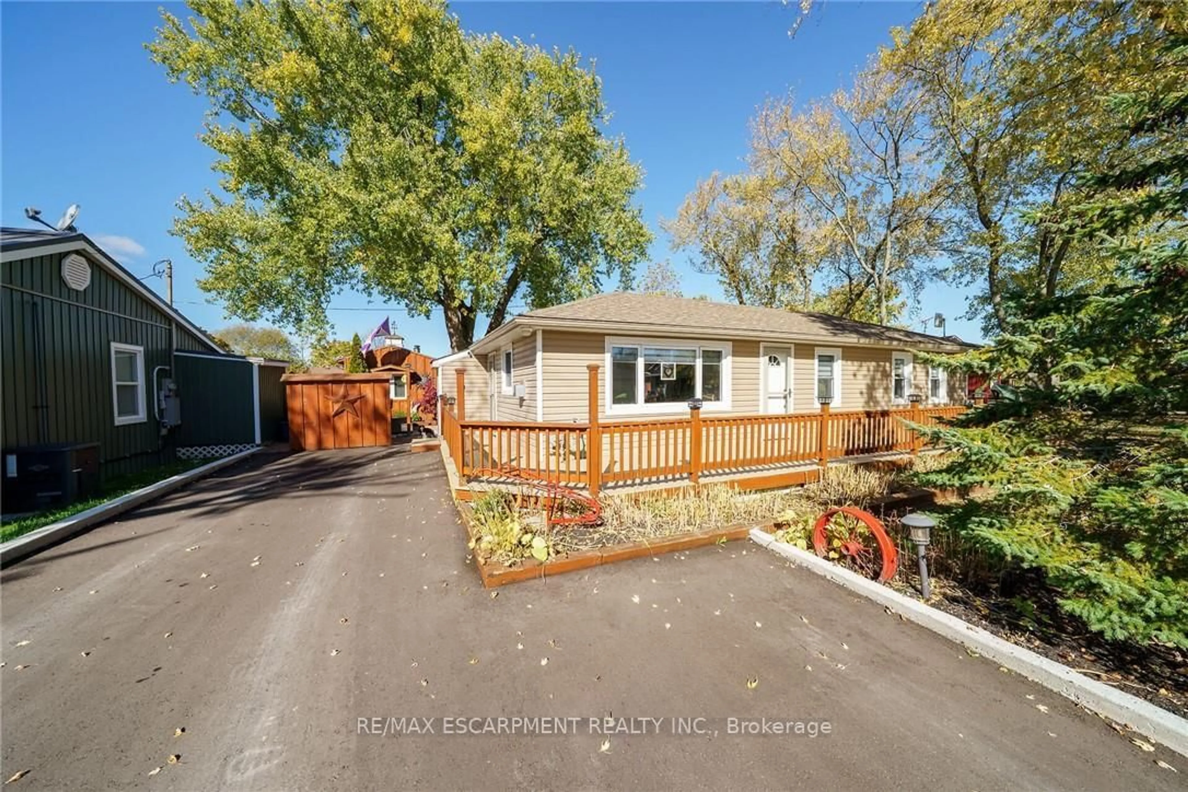 A pic from outside/outdoor area/front of a property/back of a property/a pic from drone, street for 2073 First Ave, Haldimand Ontario N0A 1P0