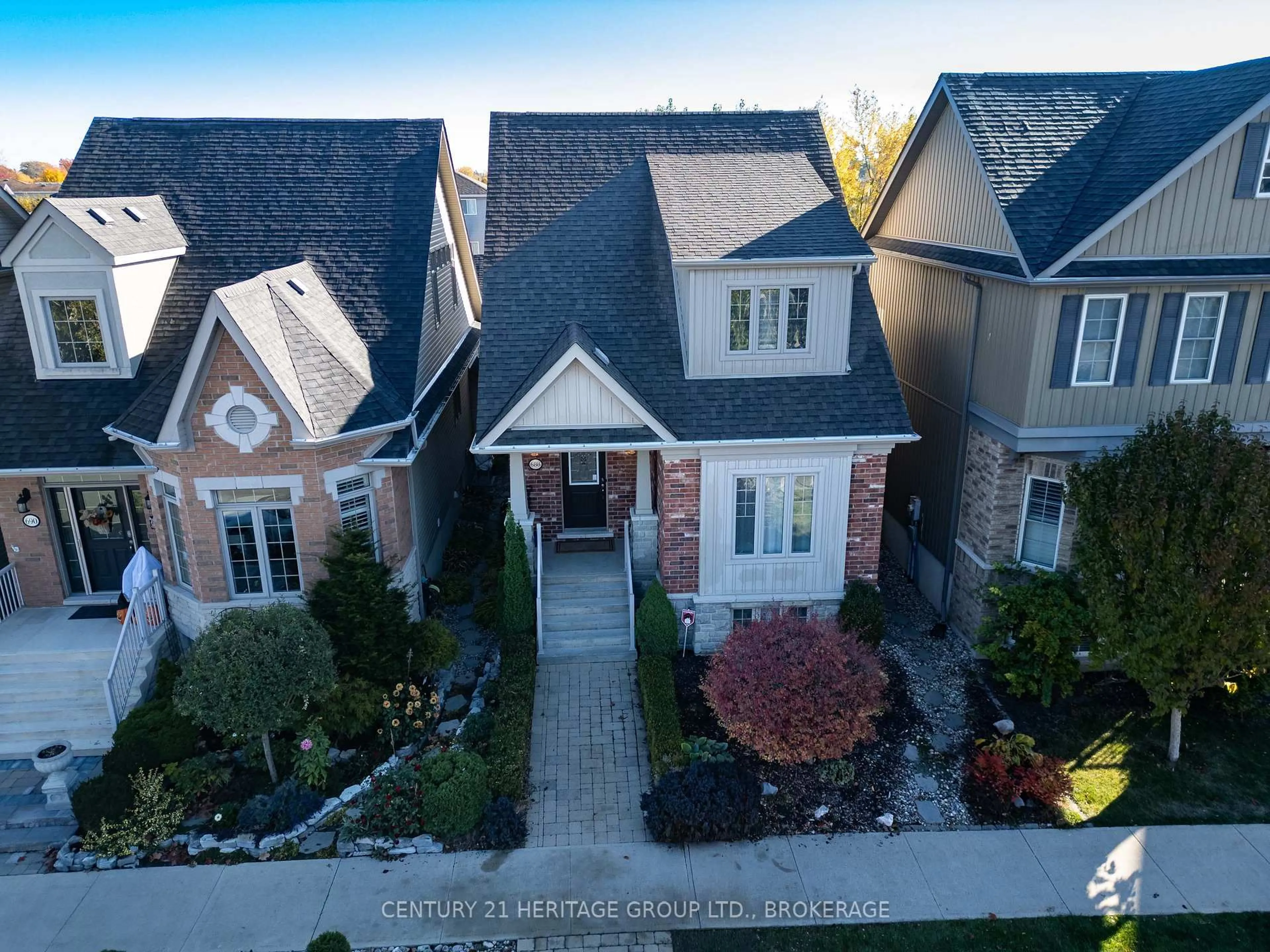 A pic from outside/outdoor area/front of a property/back of a property/a pic from drone, street for 688 Augusta Dr, Kingston Ontario K7P 3J3