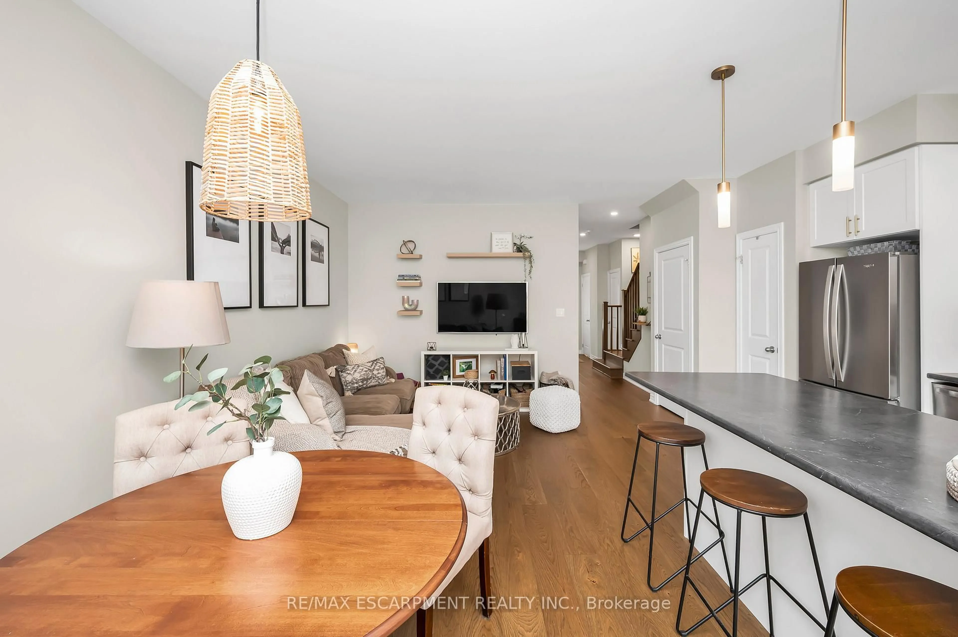 Open concept kitchen, wood/laminate floor for 17 Arietta Lane, Hamilton Ontario L8E 0K7