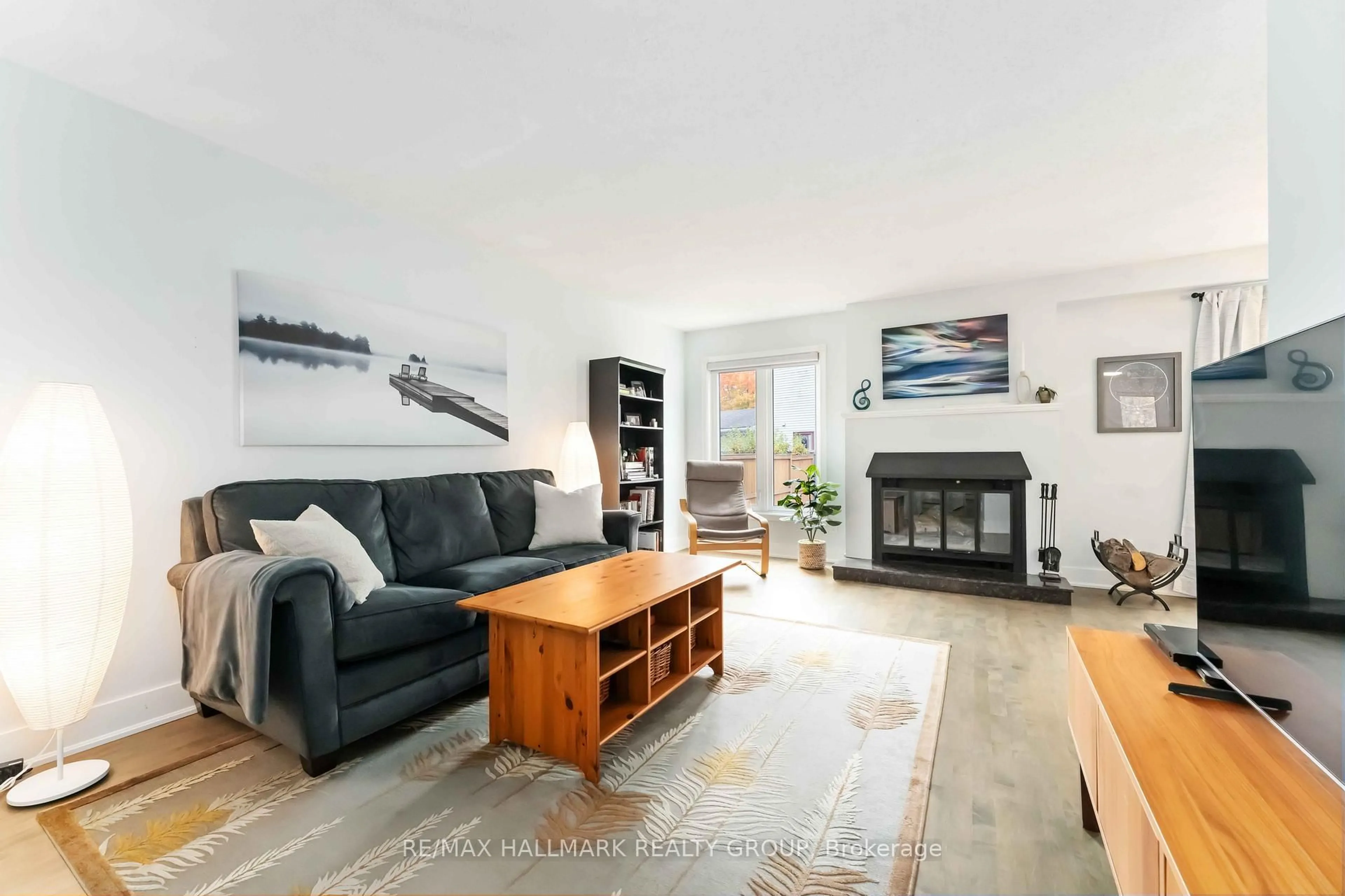 Living room with furniture, unknown for 1655 Des Broussailles Terr, Ottawa Ontario K1C 5S7