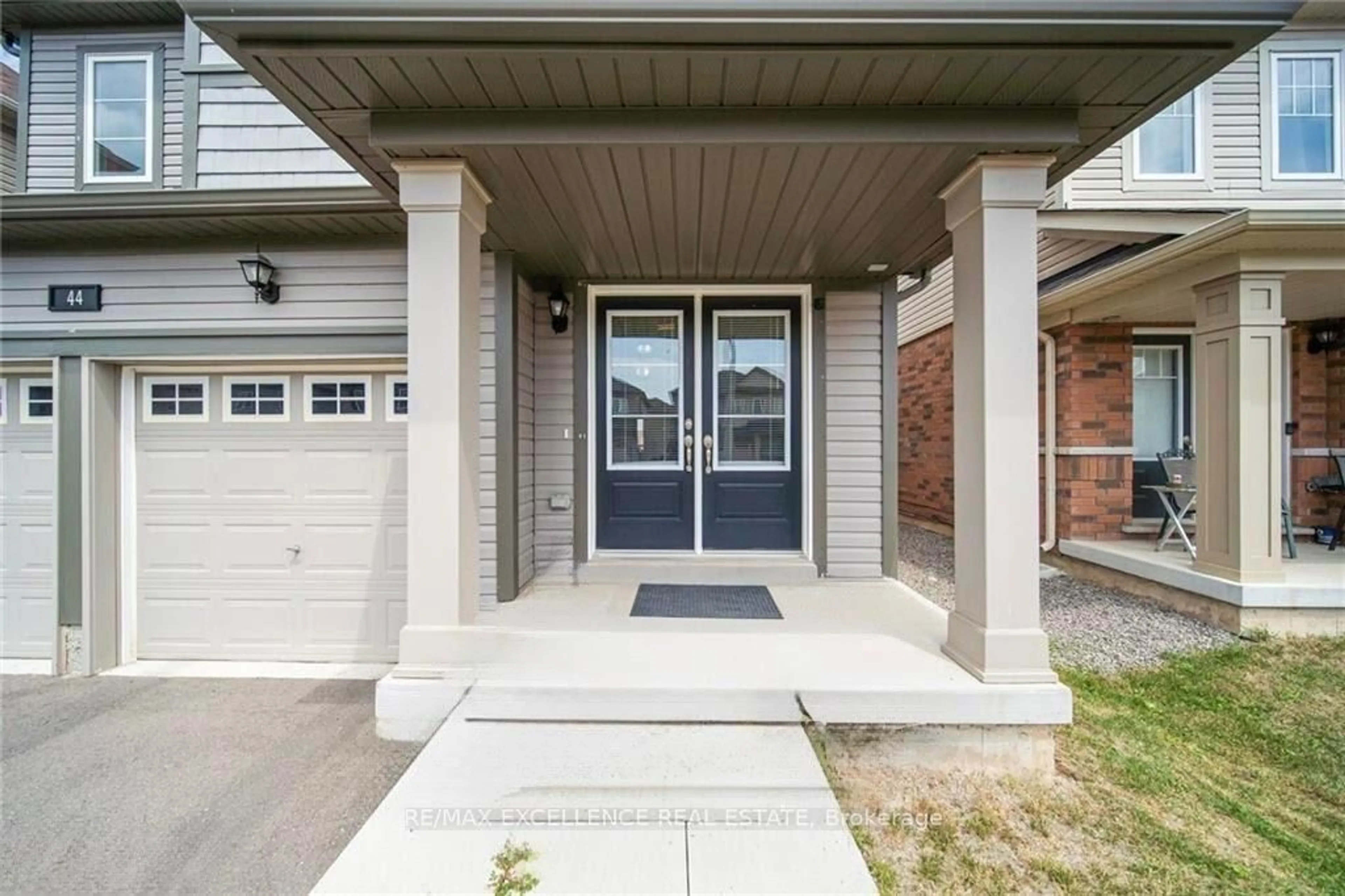 Indoor entryway for 44 Cottonwood Cres, Welland Ontario L3B 0J4
