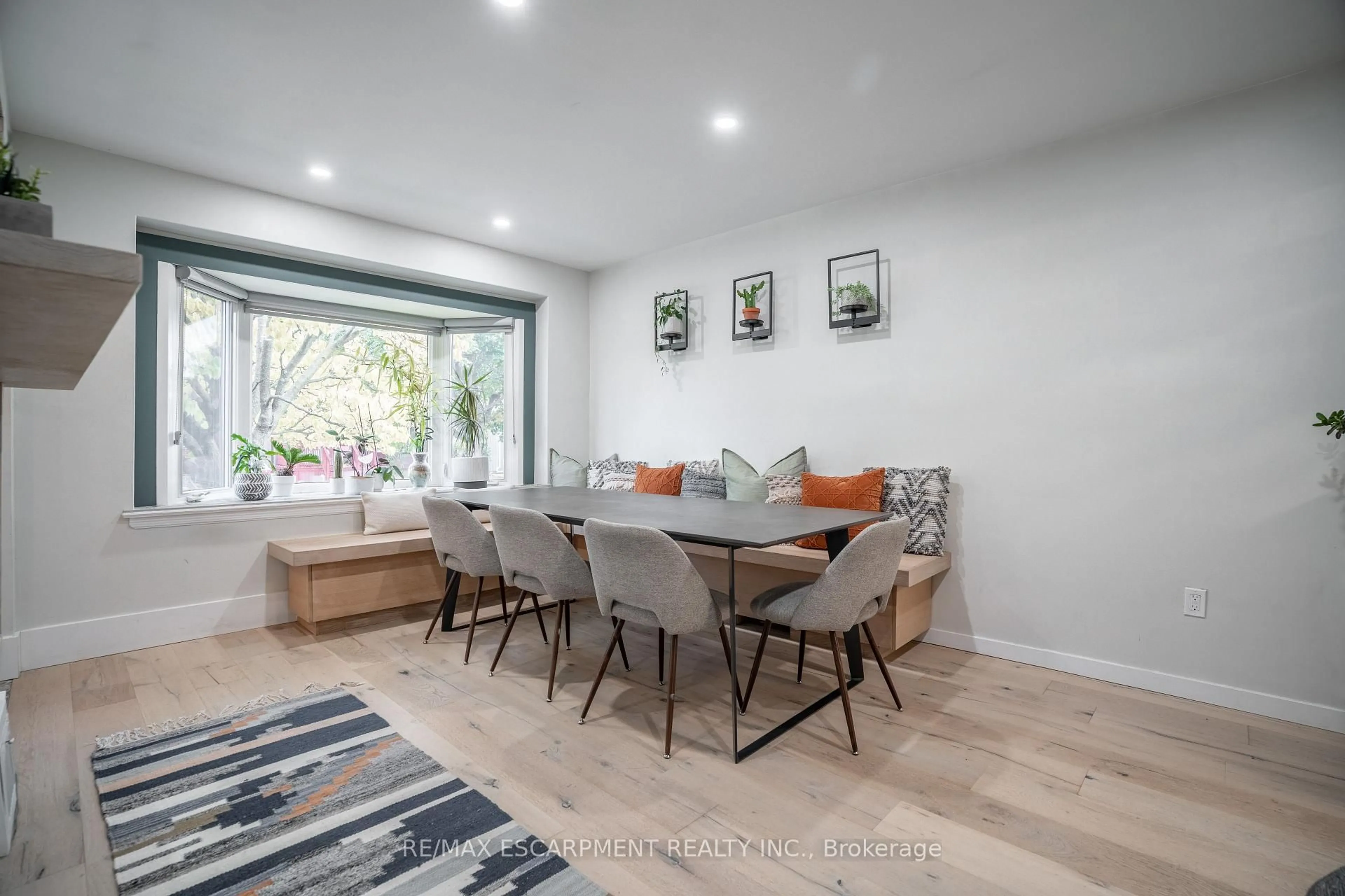 Unknown for 128 EAST 17TH St, Hamilton Ontario L9A 4M5