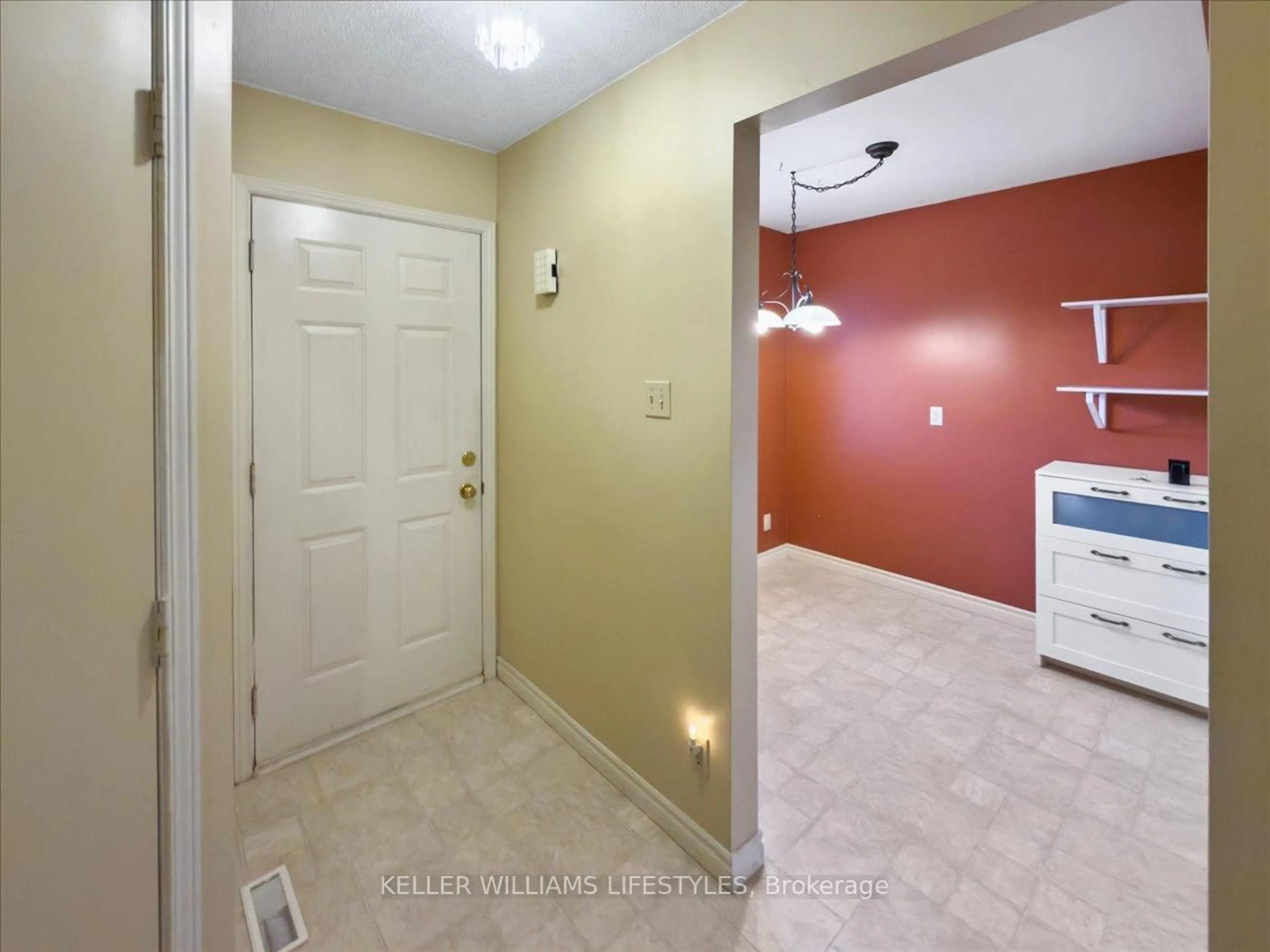 Indoor entryway for 1845 ALDERSBROOK Rd #26, London North Ontario N6G 4V9