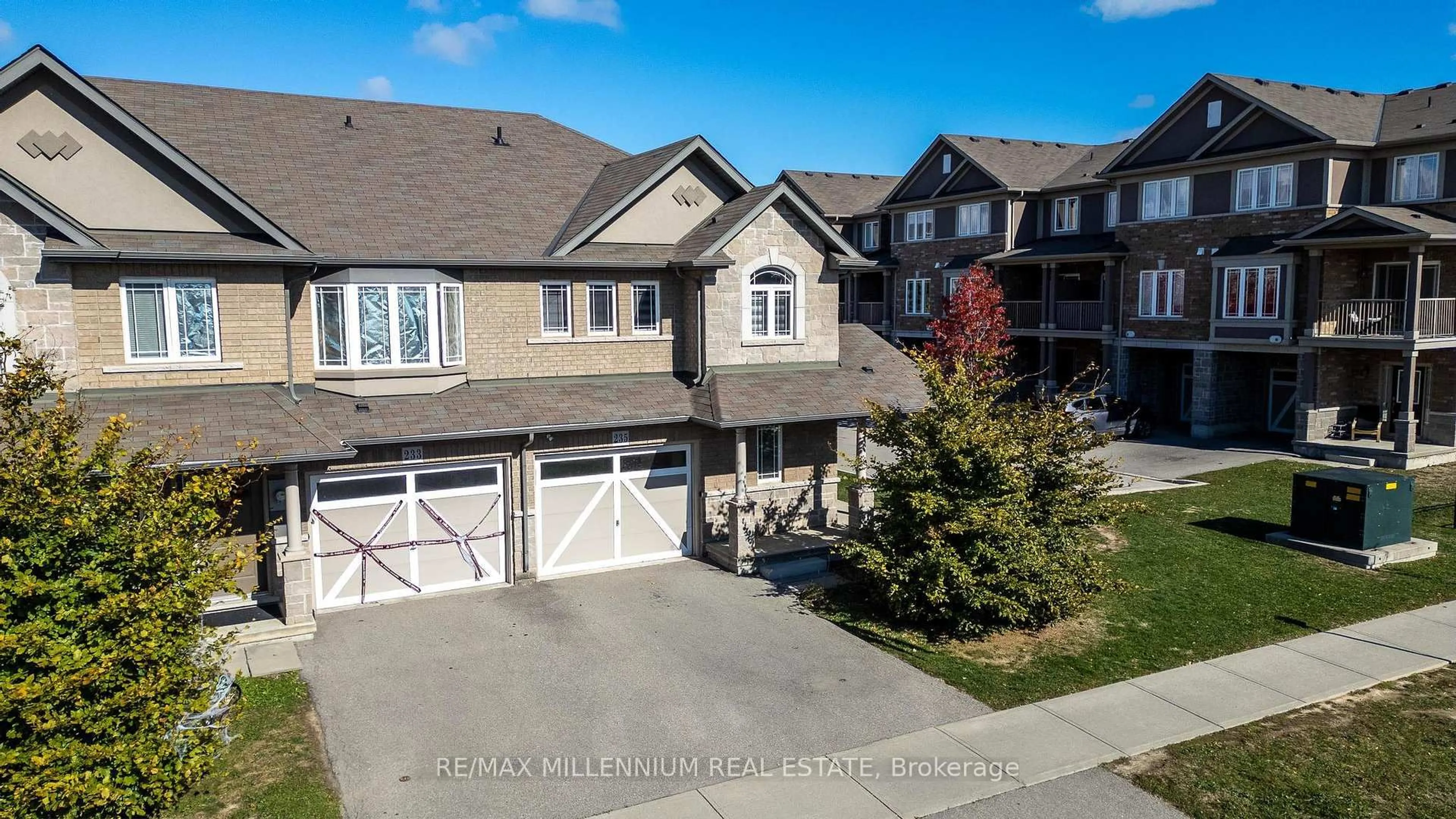 A pic from outside/outdoor area/front of a property/back of a property/a pic from drone, street for 235 Bellagio Ave, Hamilton Ontario L0R 1P0