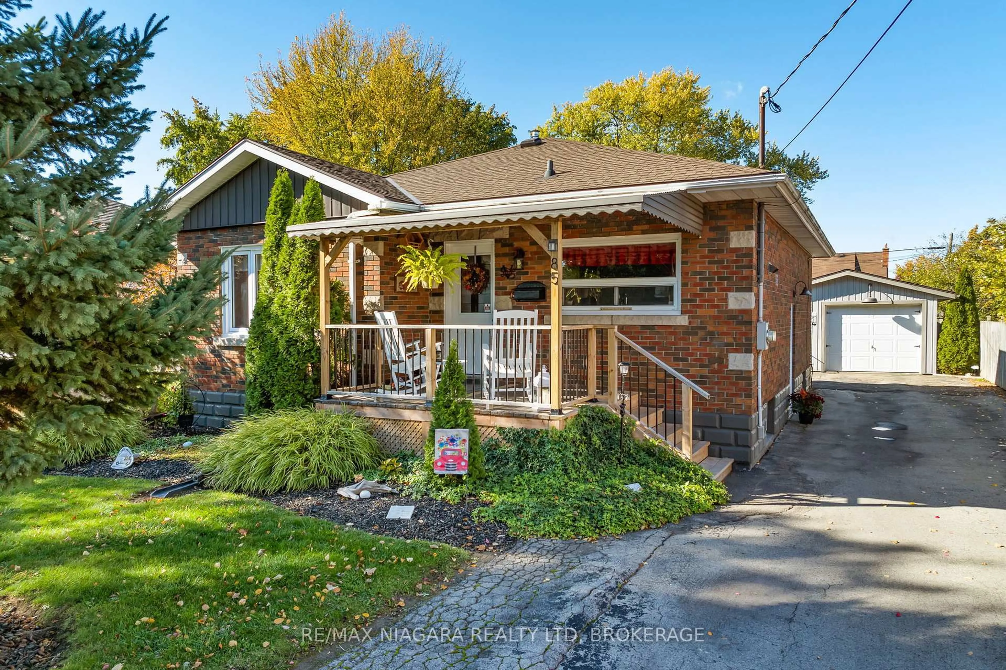 Home with brick exterior material, street for 85 Golden Blvd, Welland Ontario L3B 1H8