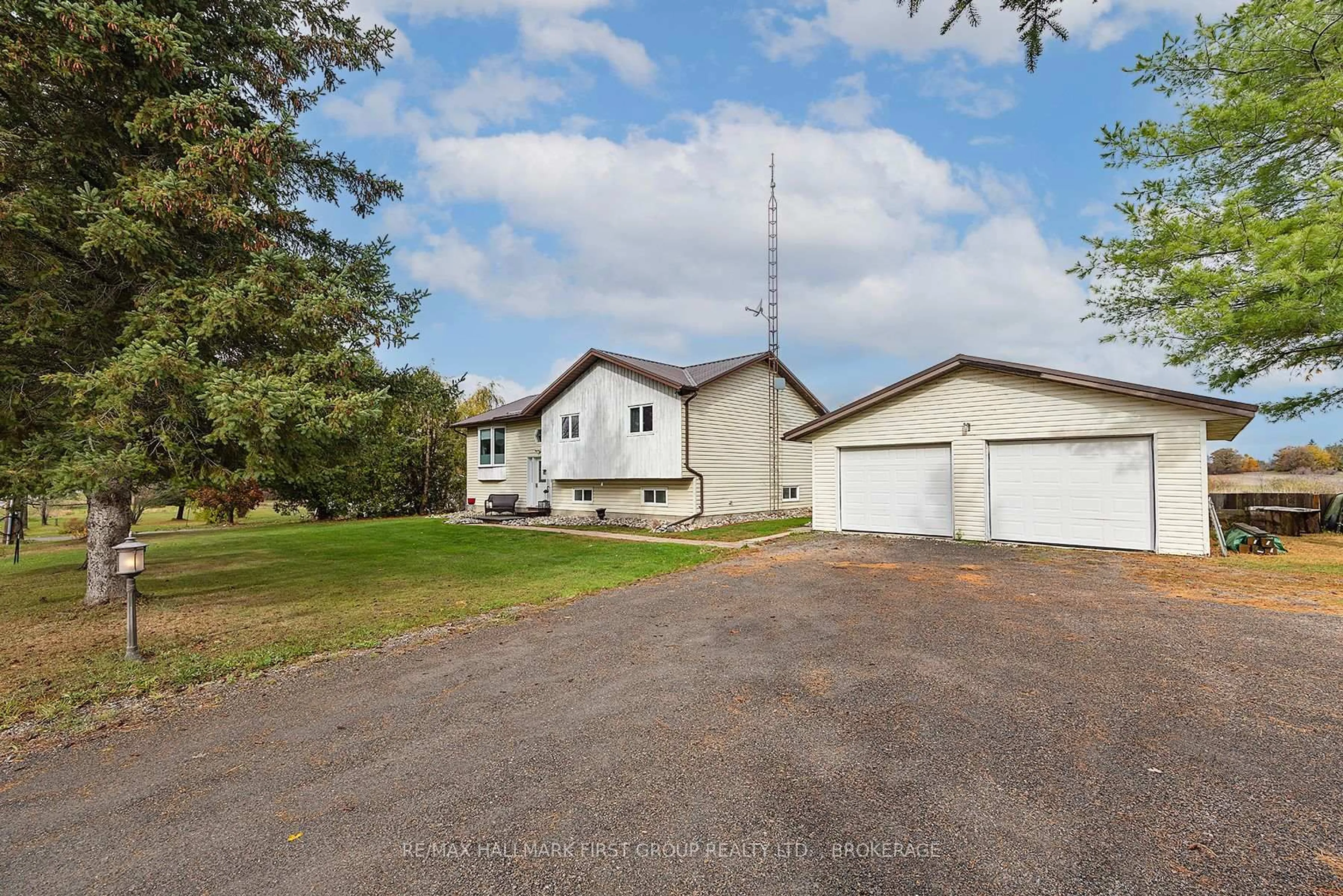 A pic from outside/outdoor area/front of a property/back of a property/a pic from drone, unknown for 810 County 2 Rd, Front of Leeds & Seeleys Bay Ontario K0E 1L0