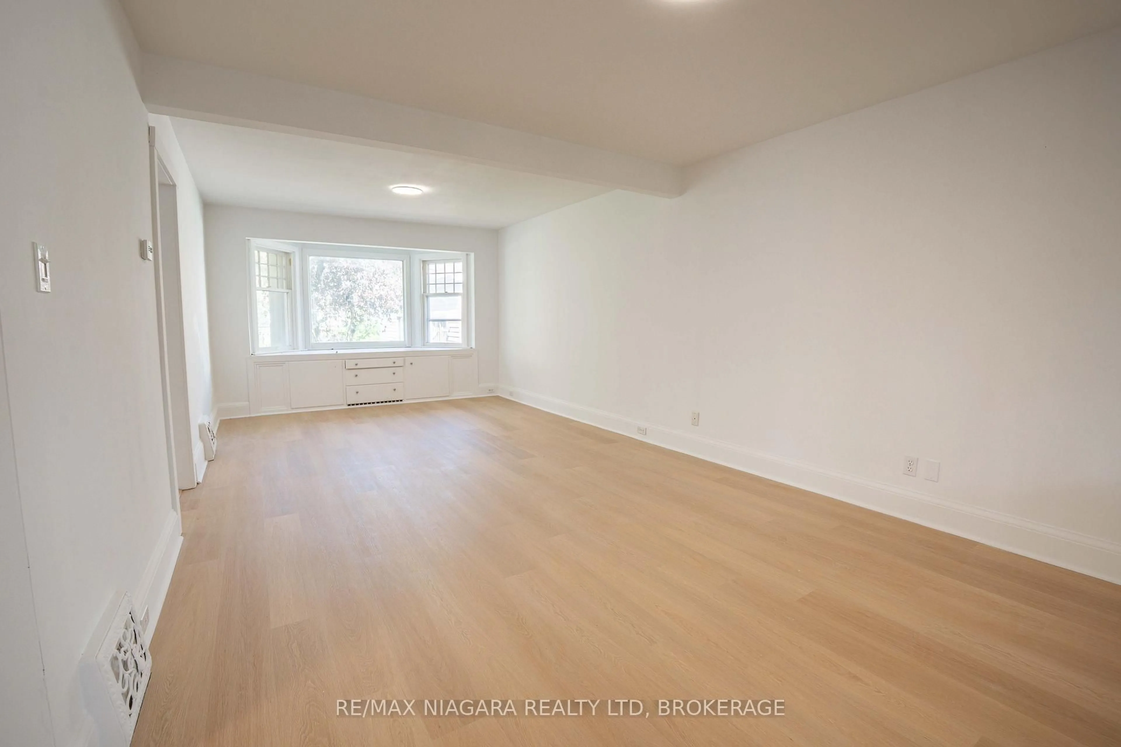 A pic of a room for 249 Russell Ave, St. Catharines Ontario L2R 1X1
