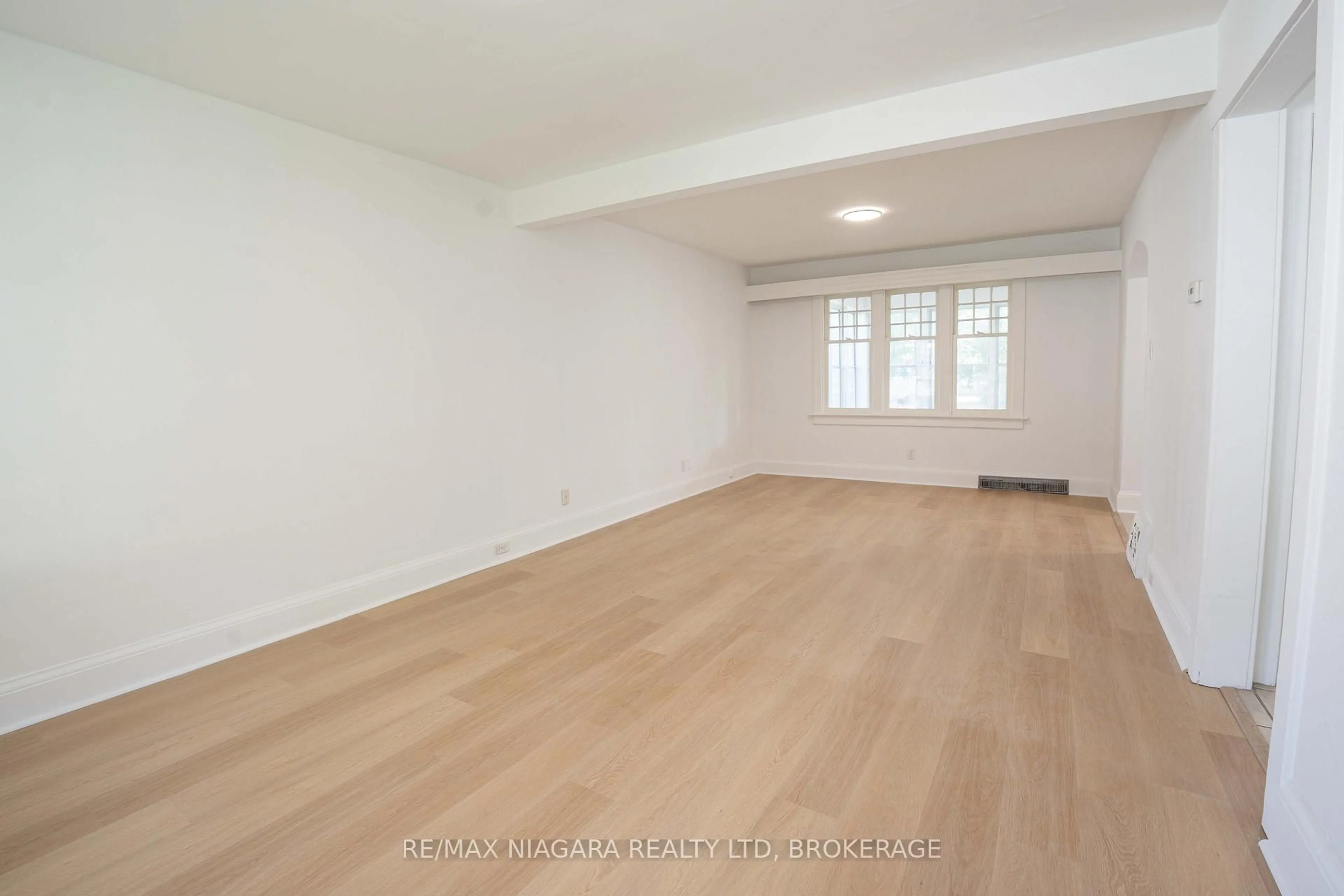 A pic of a room for 249 Russell Ave, St. Catharines Ontario L2R 1X1