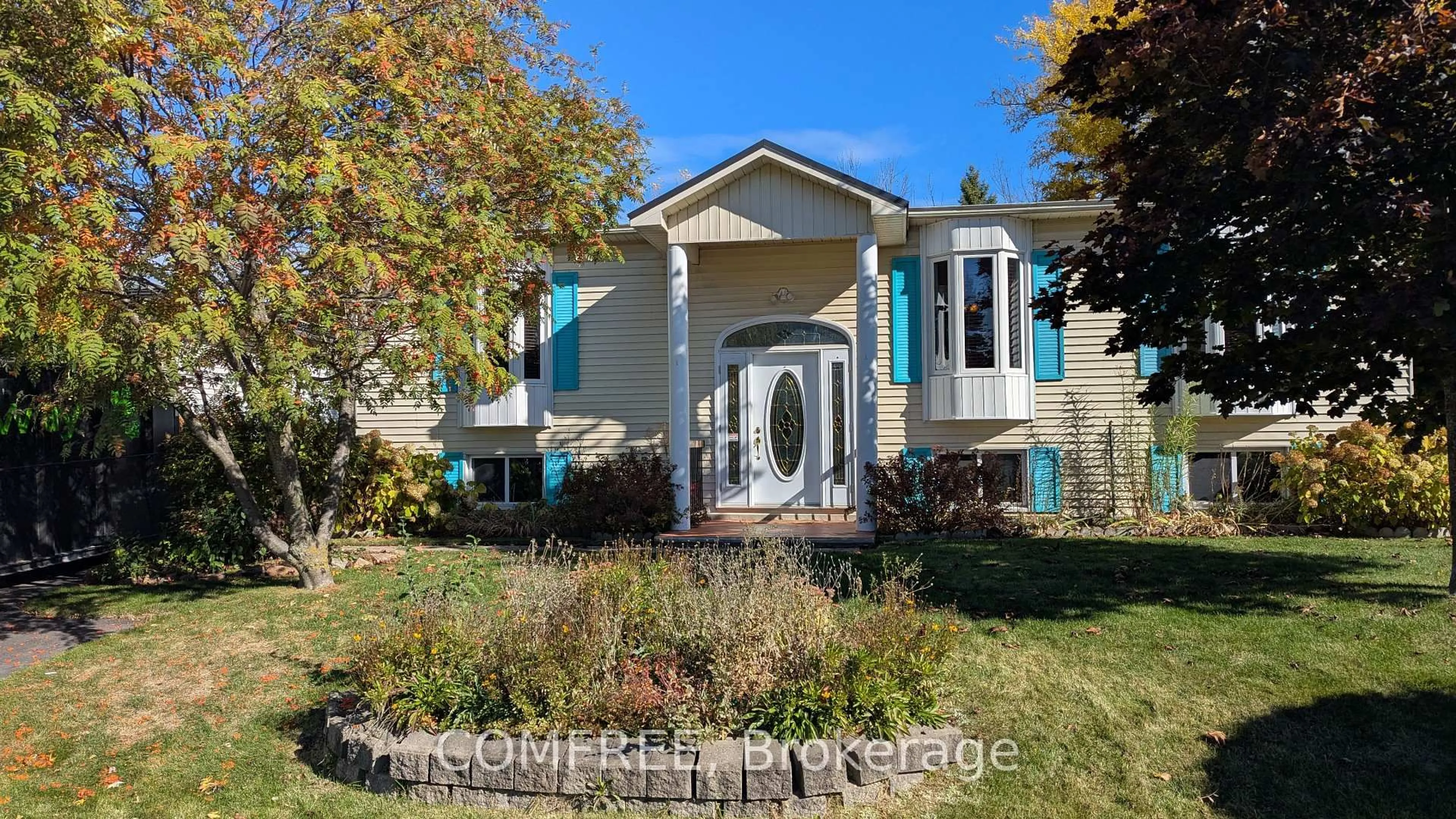 Home with vinyl exterior material, street for 9 Woodwind Cres, Stittsville Ontario K2S 1V1