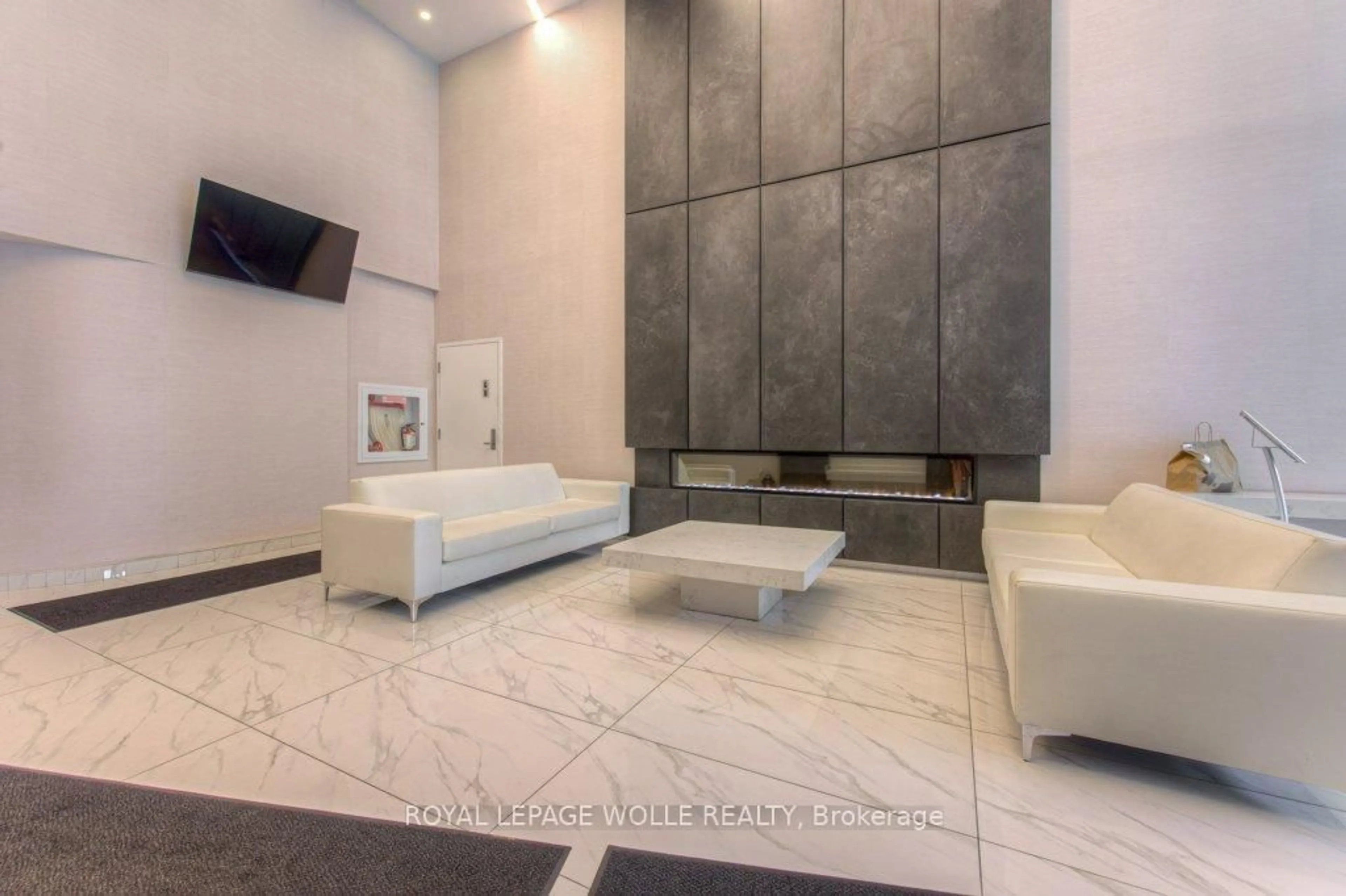 Lobby for 15 Queen St #1207, Hamilton Ontario L8P 0C6