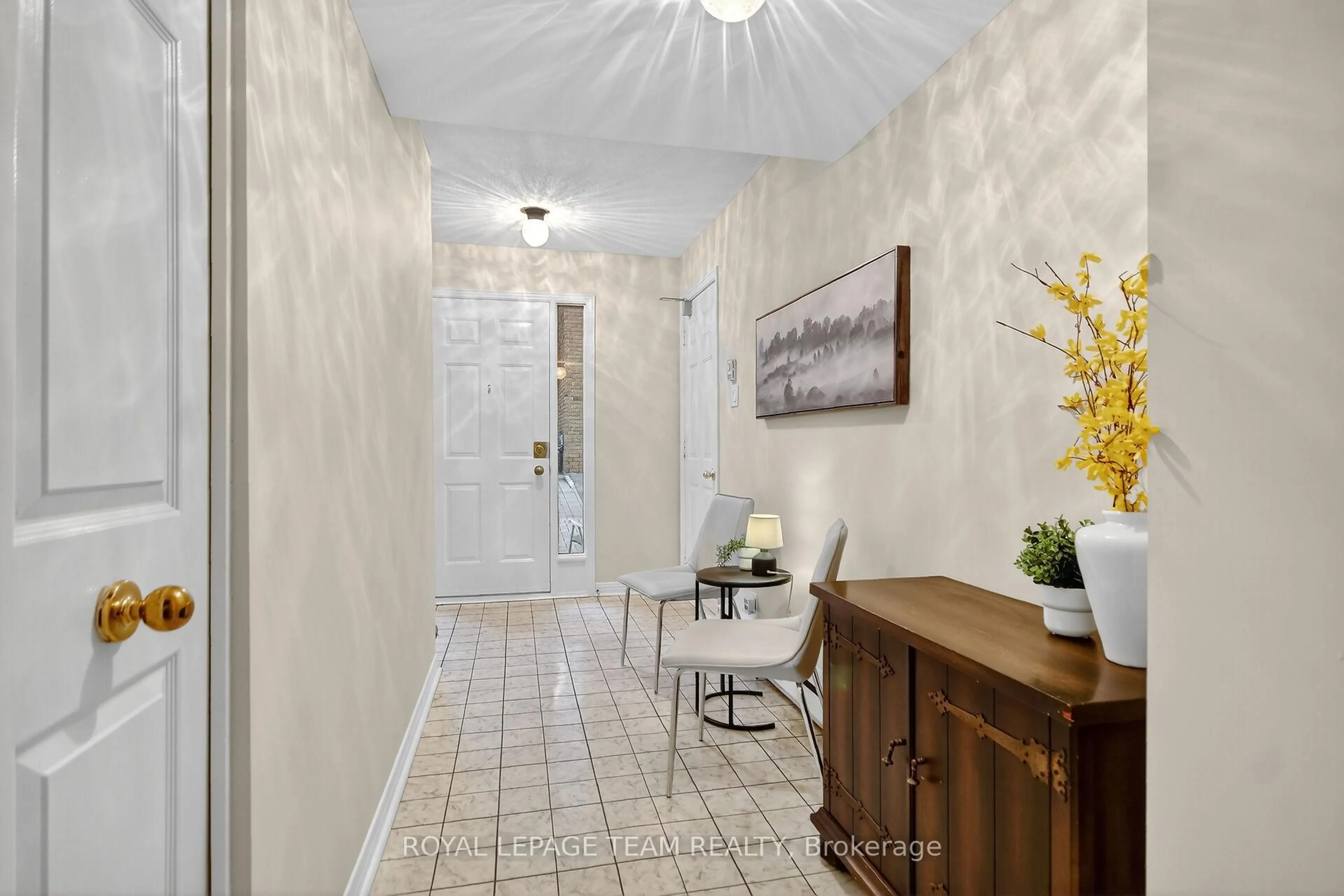 Indoor entryway for 206 Stratas Crt, Ottawa Ontario K2L 3K5